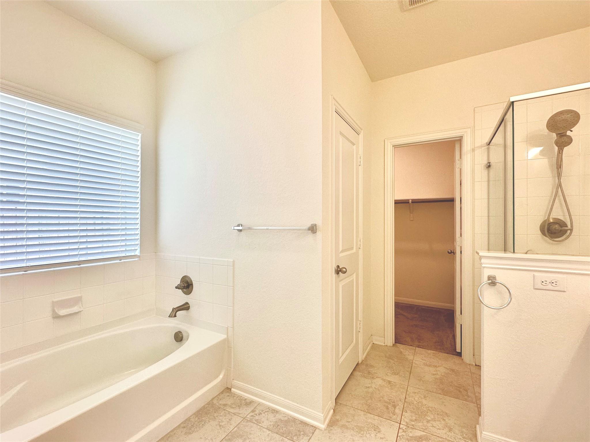 105 Eagle Lake Dr, Hutto, TX 78634