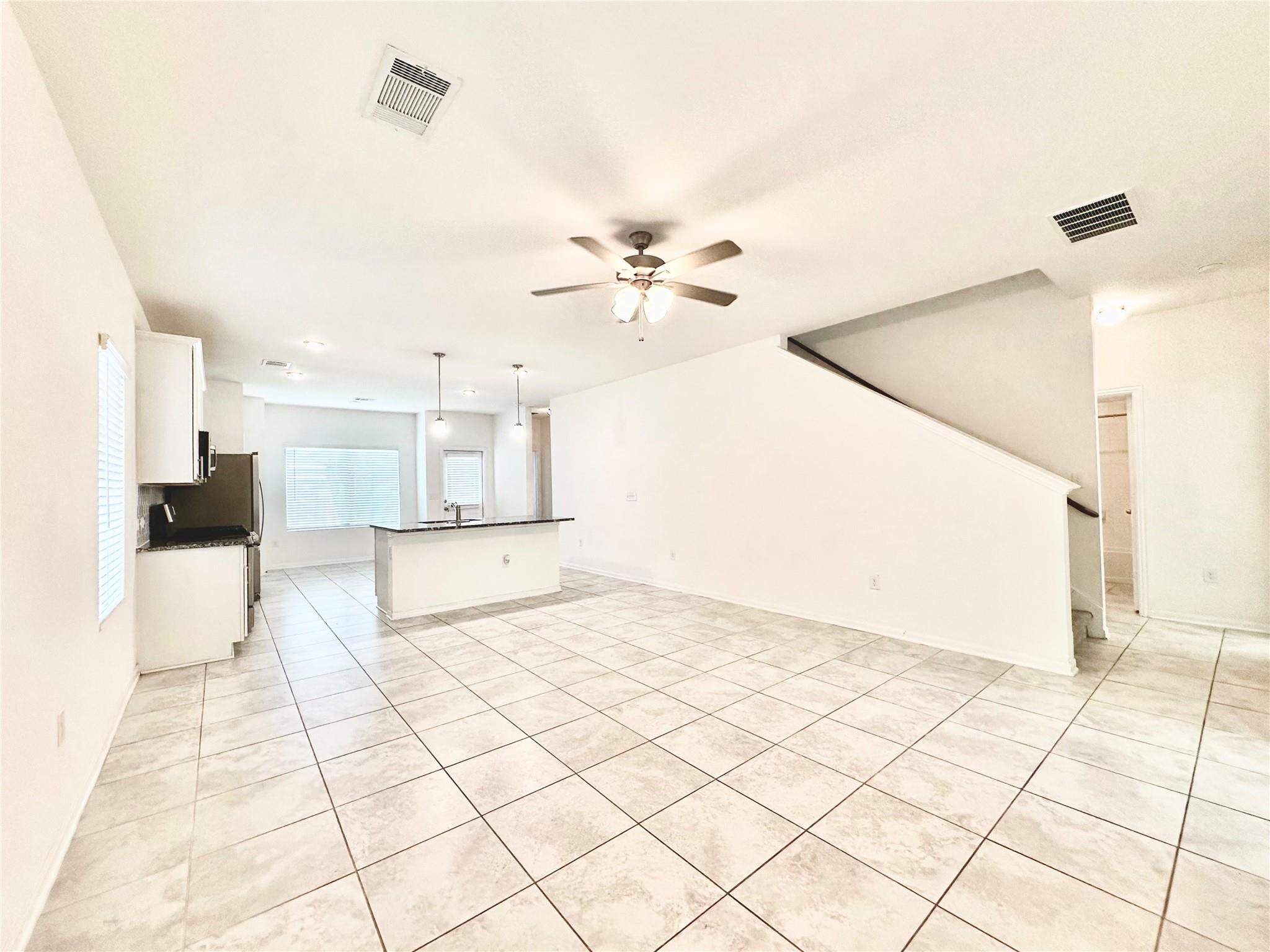 105 Eagle Lake Dr, Hutto, TX 78634