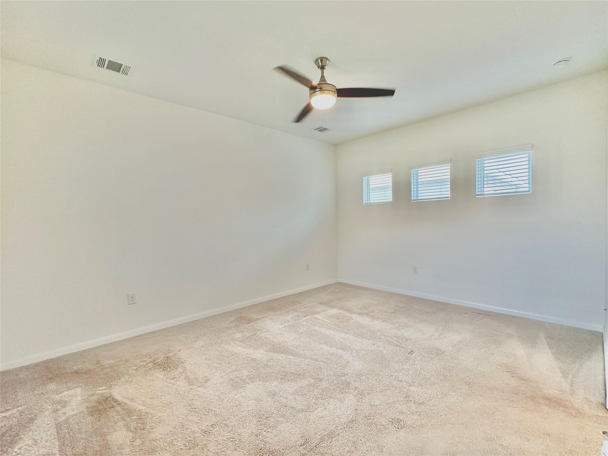 105 Eagle Lake Dr, Hutto, TX 78634