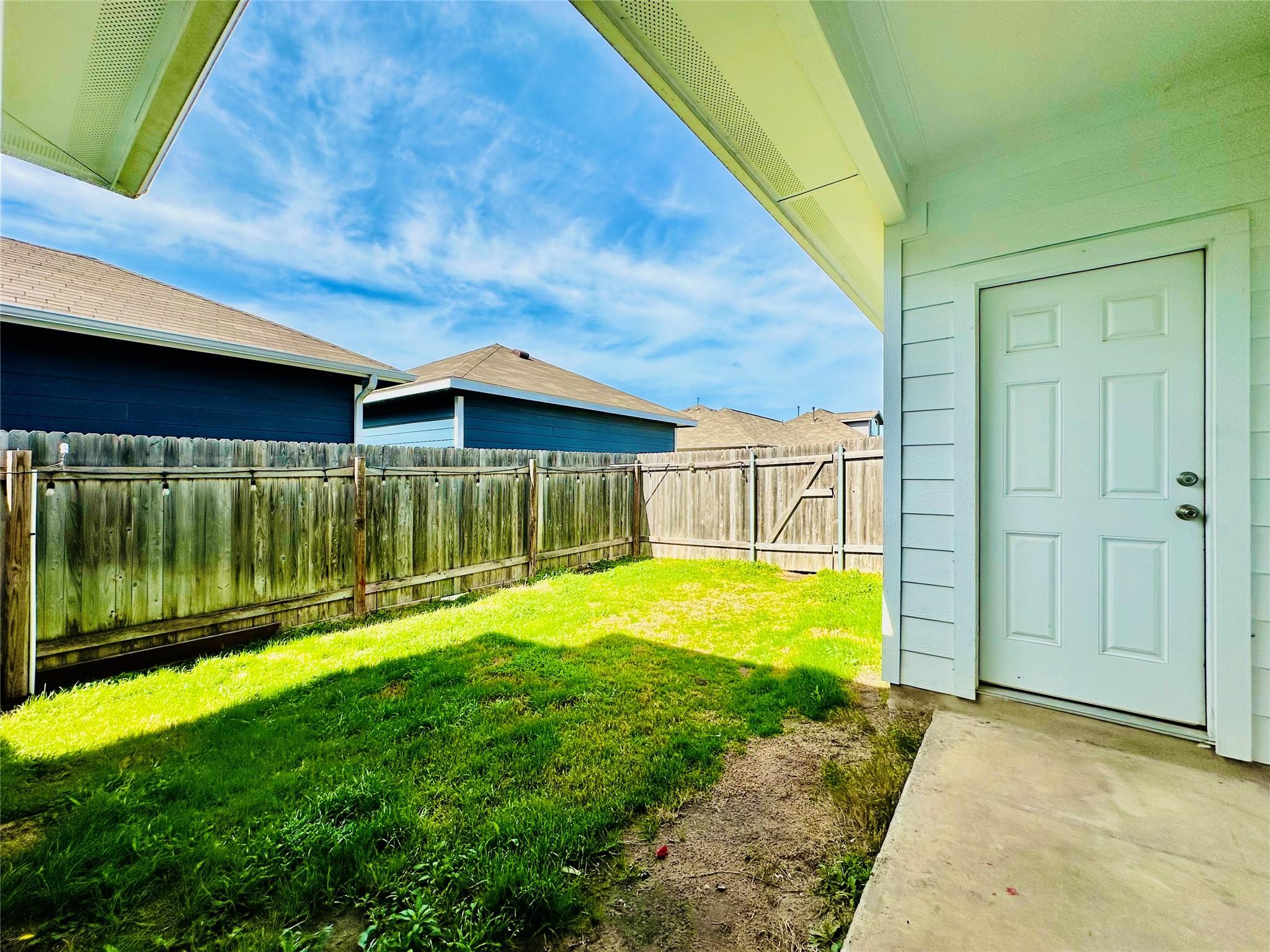 105 Eagle Lake Dr, Hutto, TX 78634