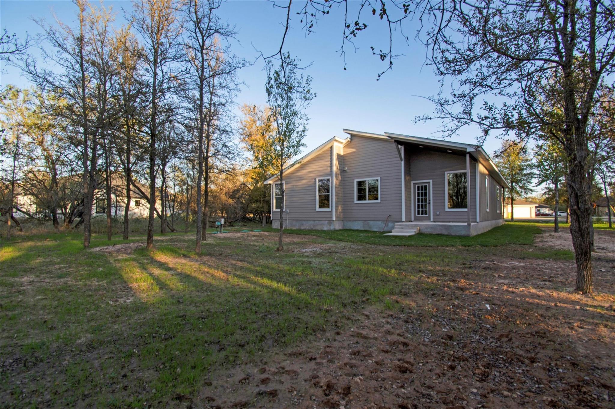 104 Kipapa Ct, Bastrop, TX 78602