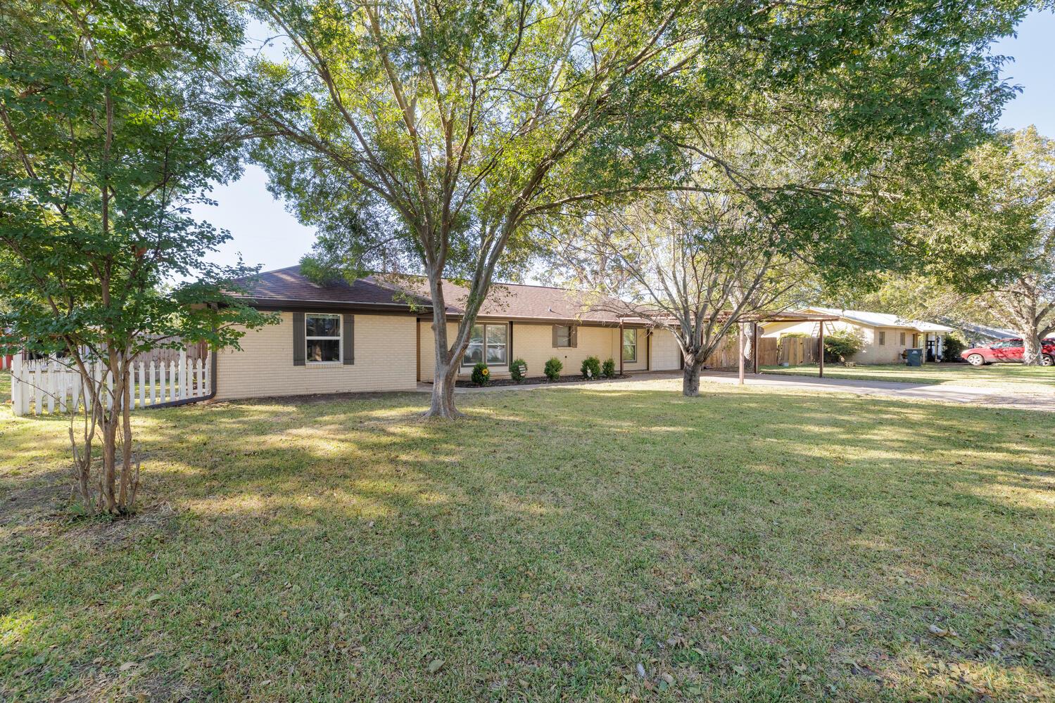 112 Maynard St, Bastrop, TX 78602