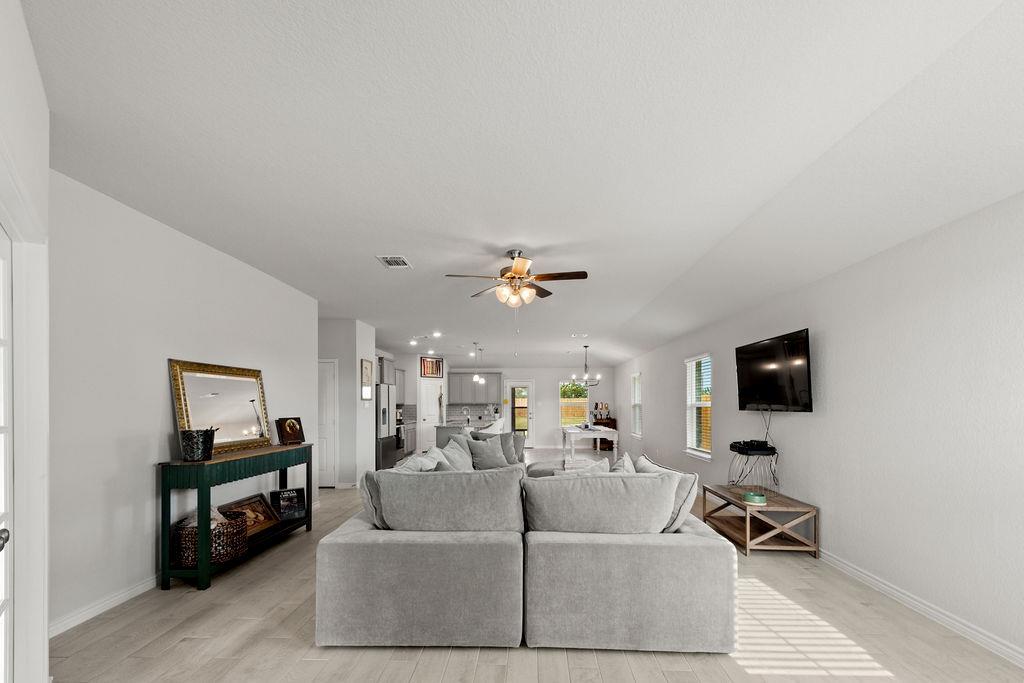 213 Gauge Rd, Thorndale, TX 76577