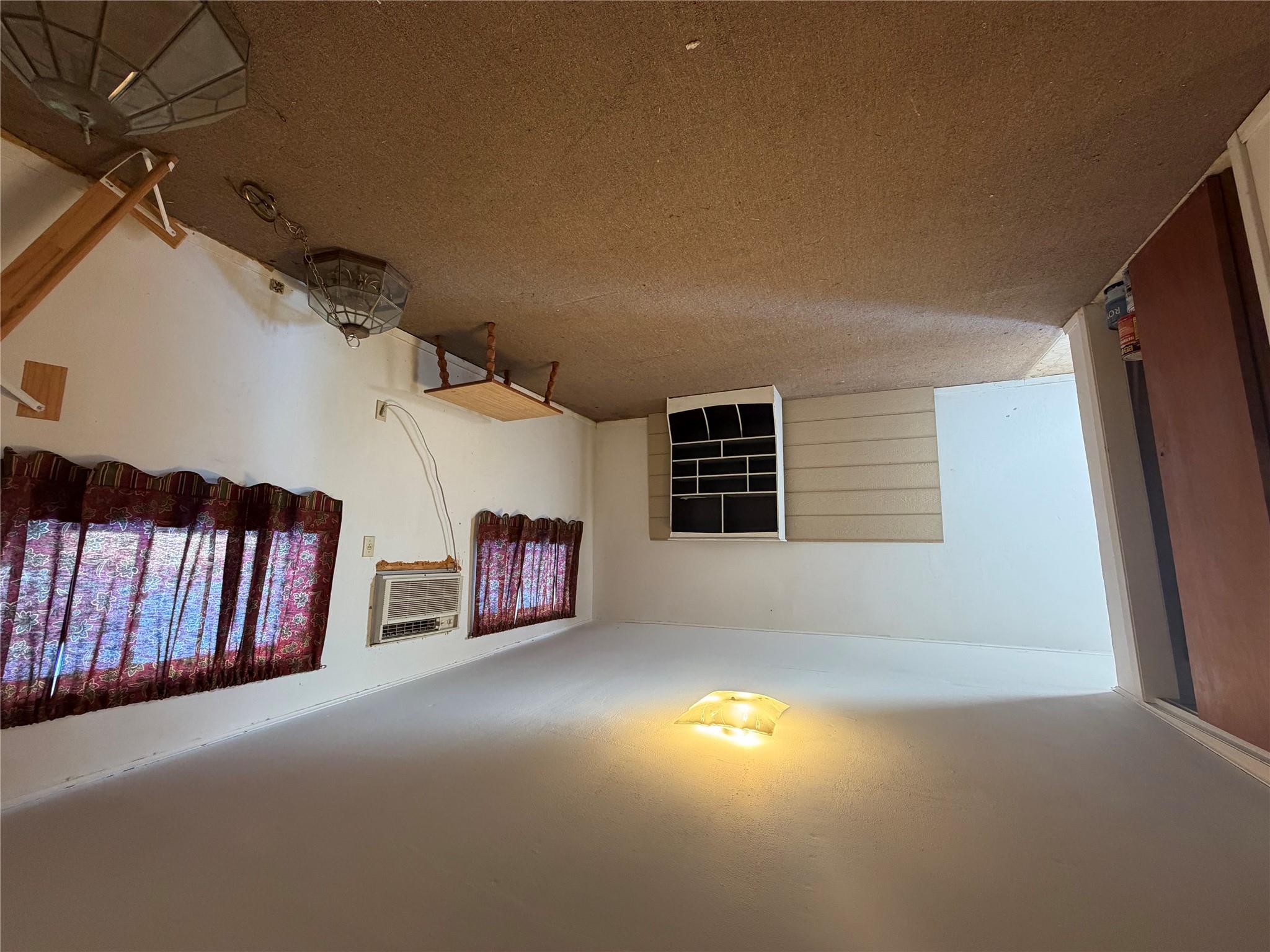 712 Sandy Mountain Dr, Llano, TX 78643