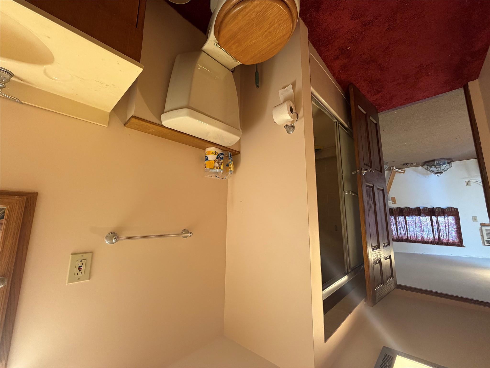 712 Sandy Mountain Dr, Llano, TX 78643