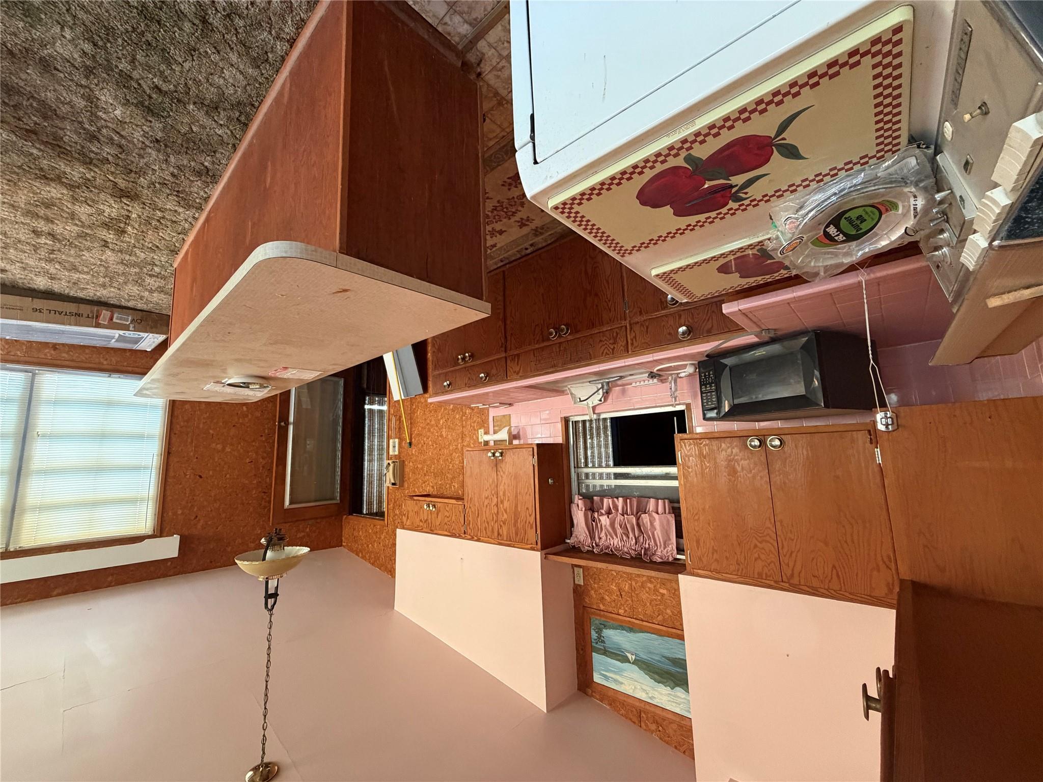 712 Sandy Mountain Dr, Llano, TX 78643