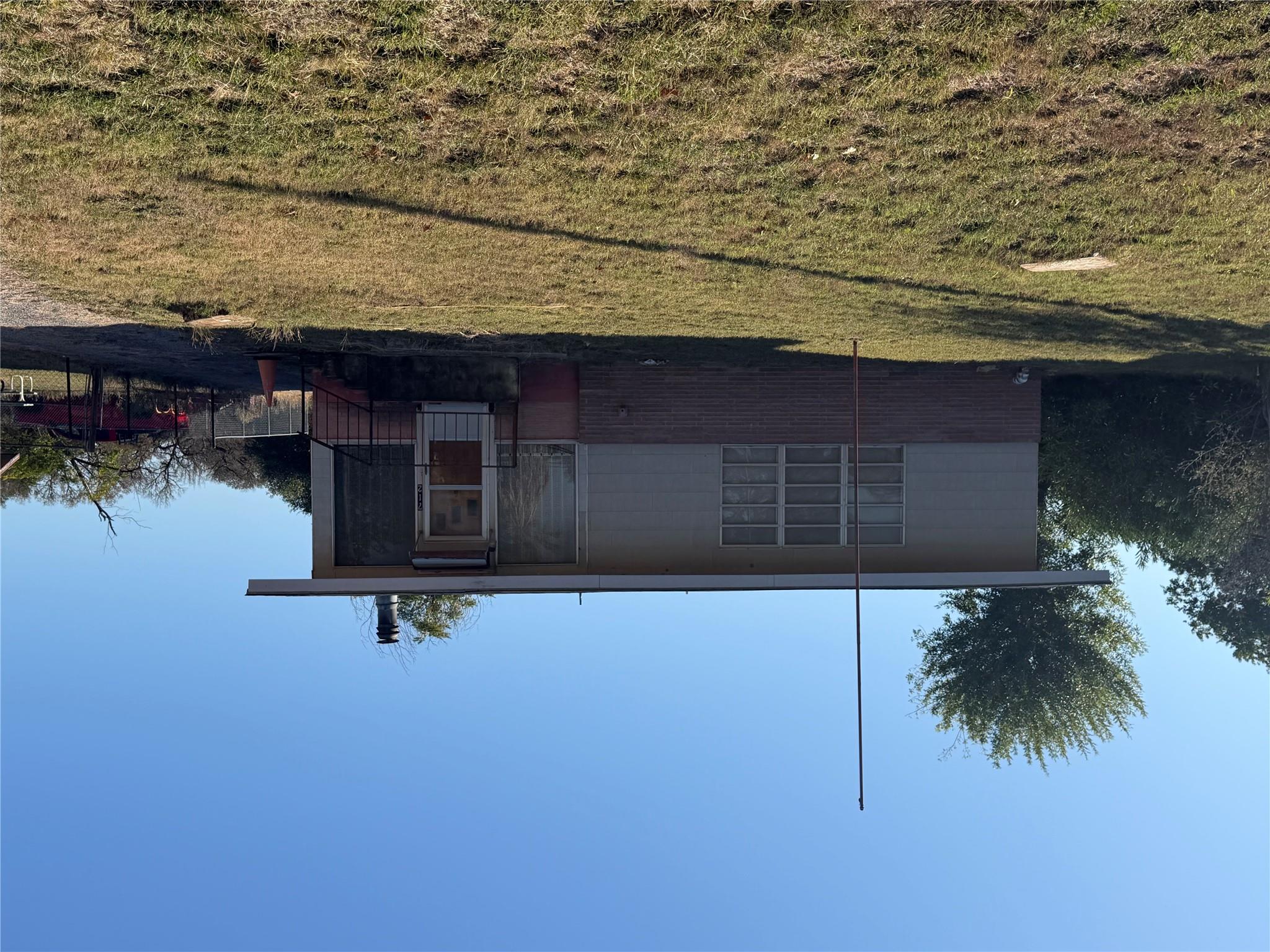 712 Sandy Mountain Dr, Llano, TX 78643