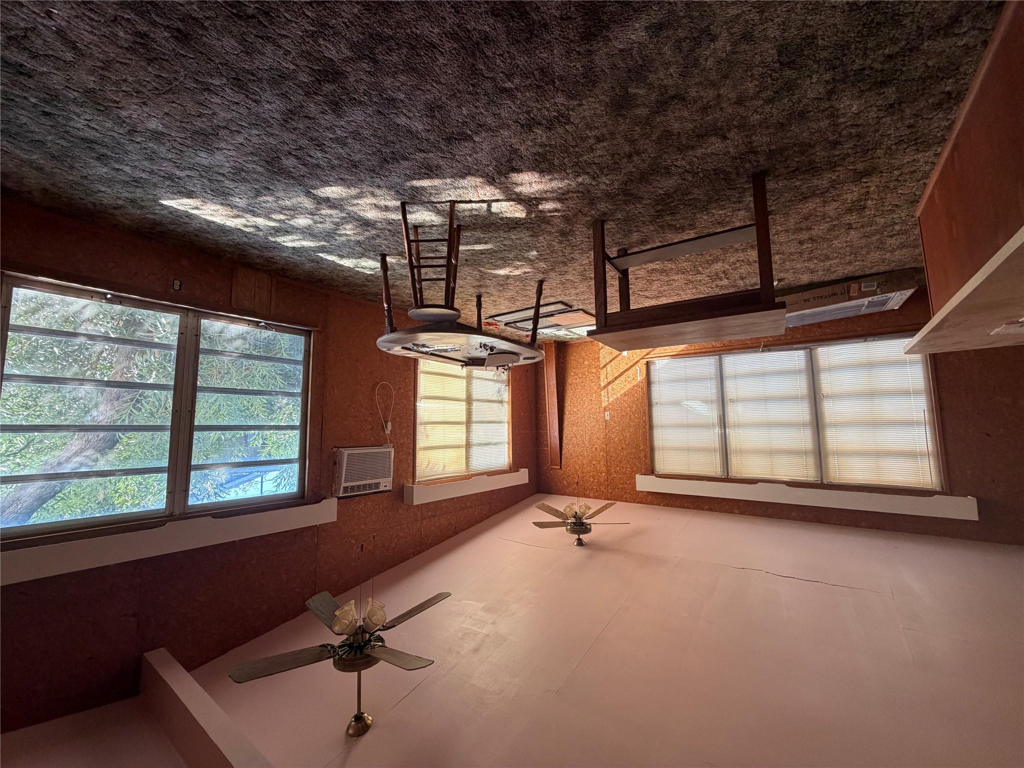 712 Sandy Mountain Dr, Llano, TX 78643