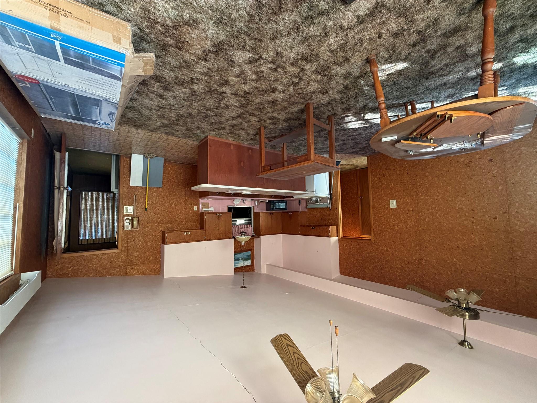 712 Sandy Mountain Dr, Llano, TX 78643