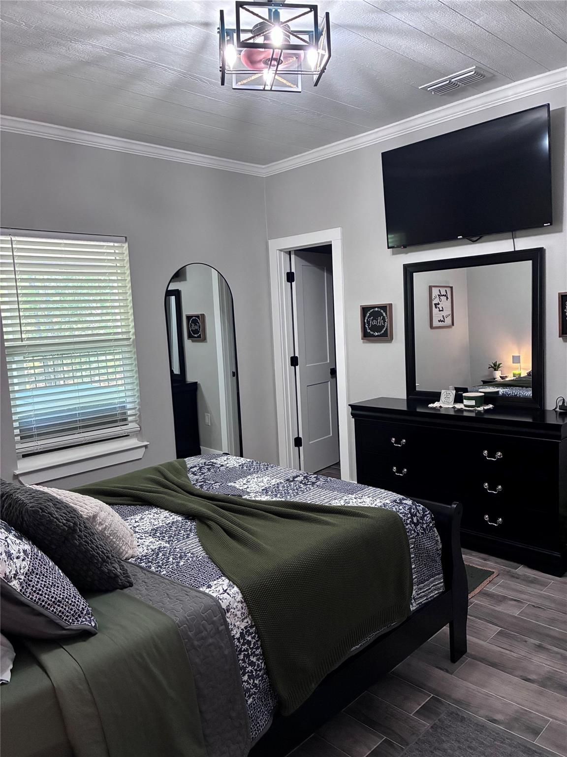 1135 Red Fox Rd, La Grange, TX 78945