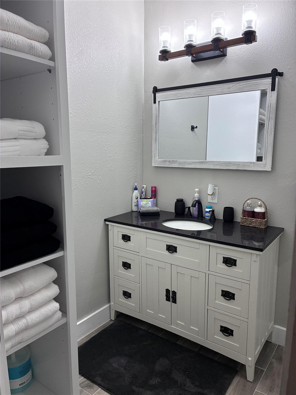 1135 Red Fox Rd, La Grange, TX 78945