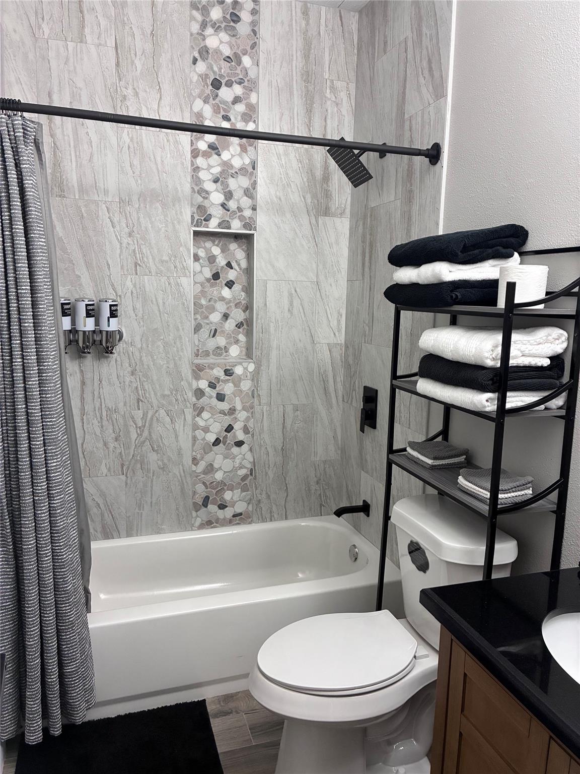 1135 Red Fox Rd, La Grange, TX 78945