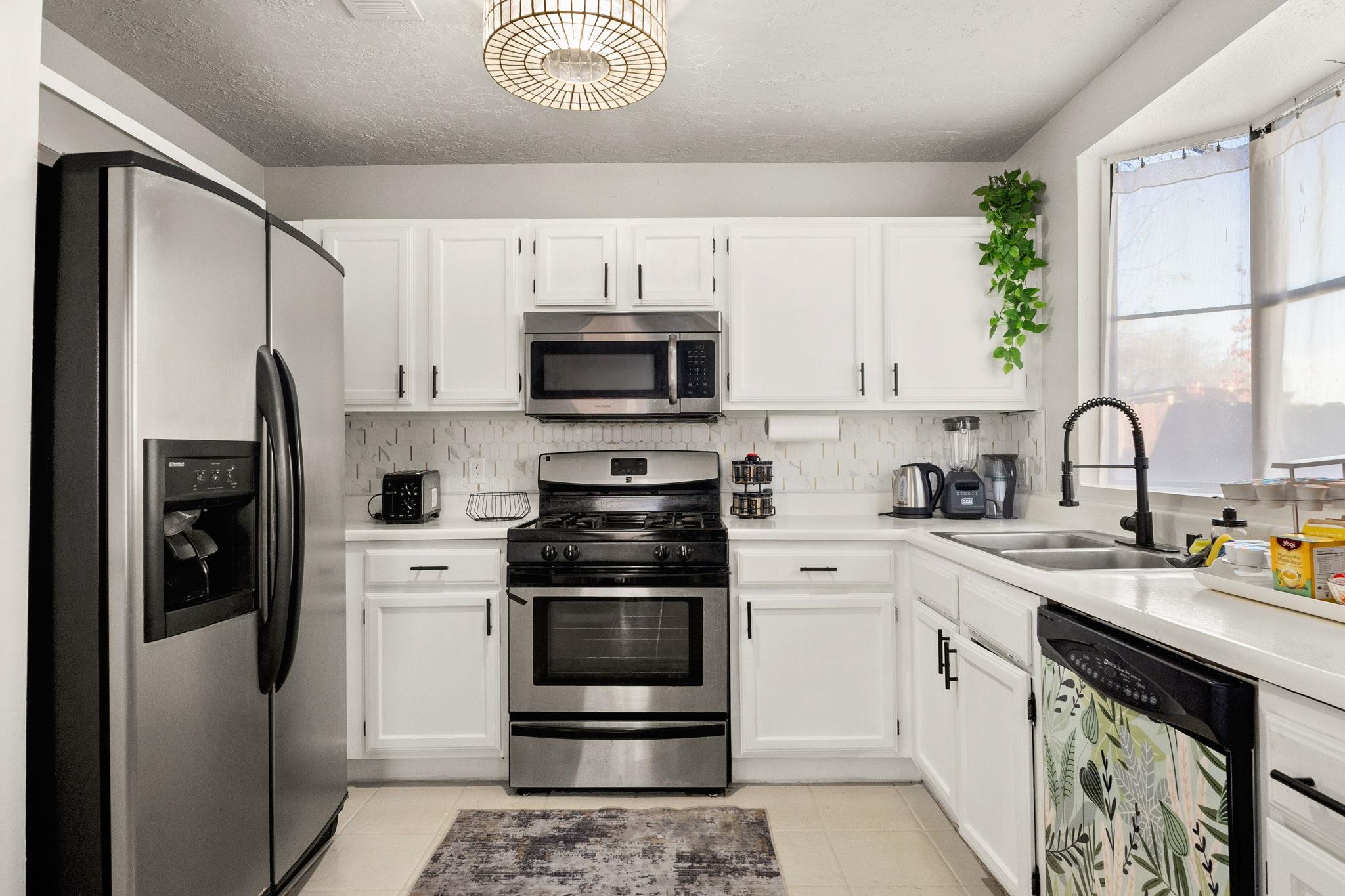 5400 S Alexis Cv S, Austin, TX 78741