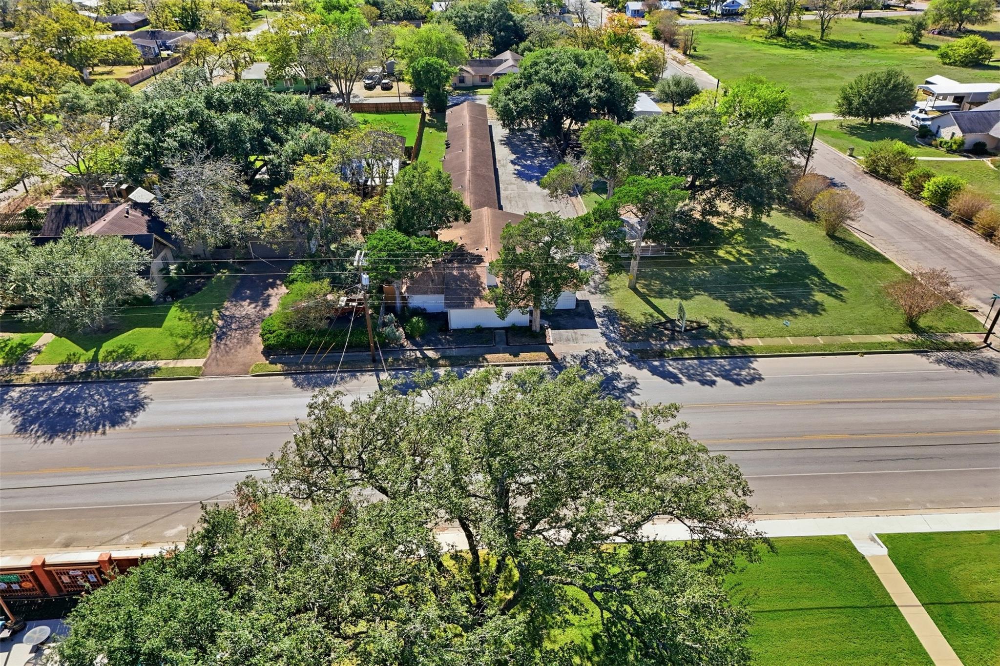 1016 N Avenue E Ave, Shiner, TX 77984