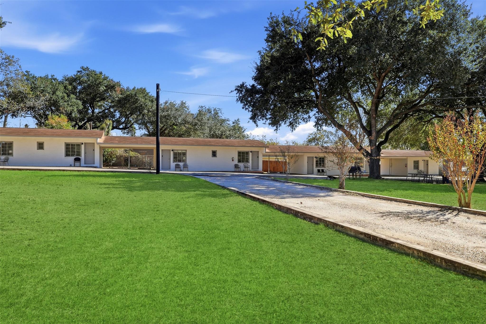 1016 N Avenue E Ave, Shiner, TX 77984