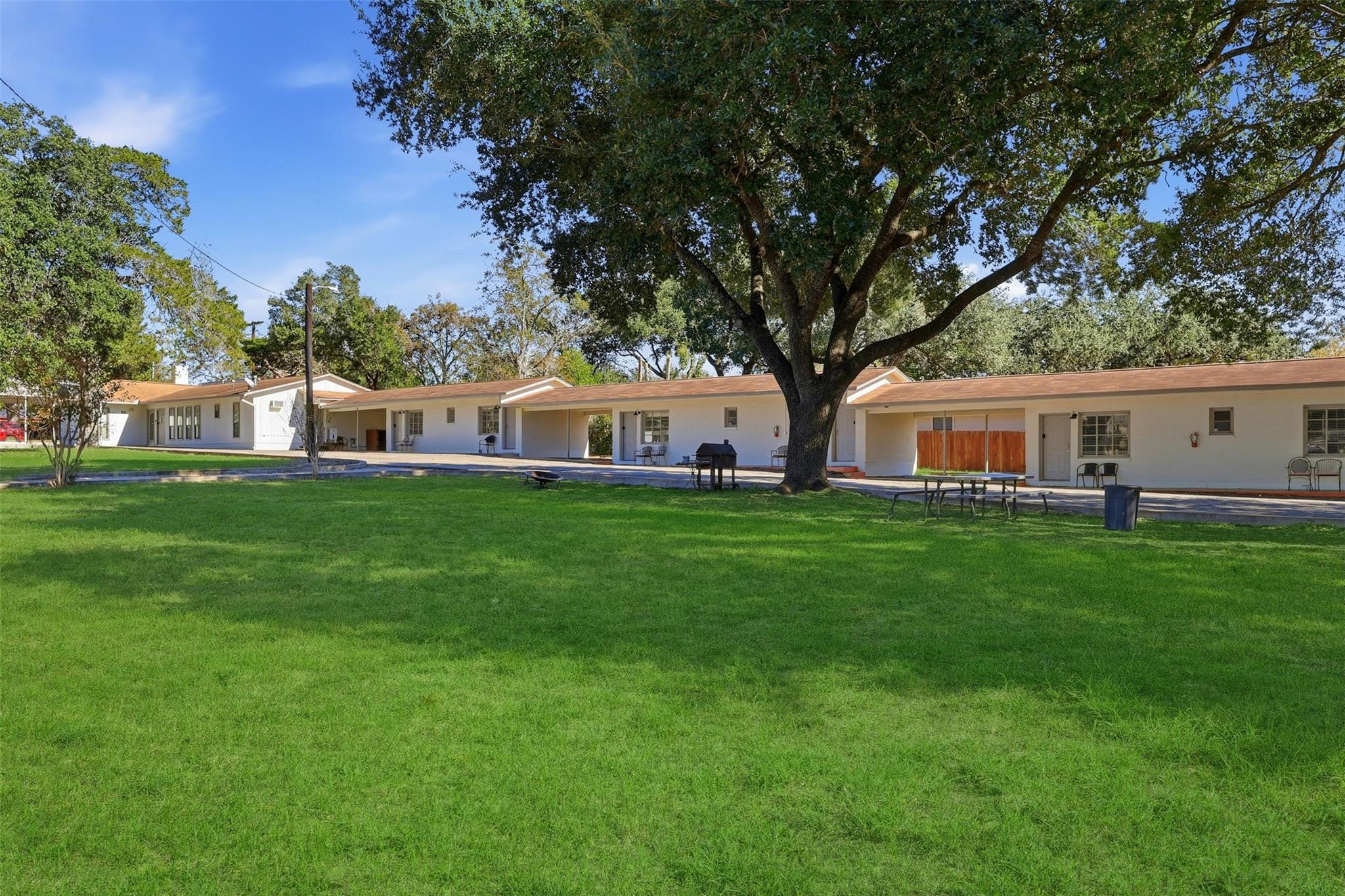 1016 N Avenue E Ave, Shiner, TX 77984