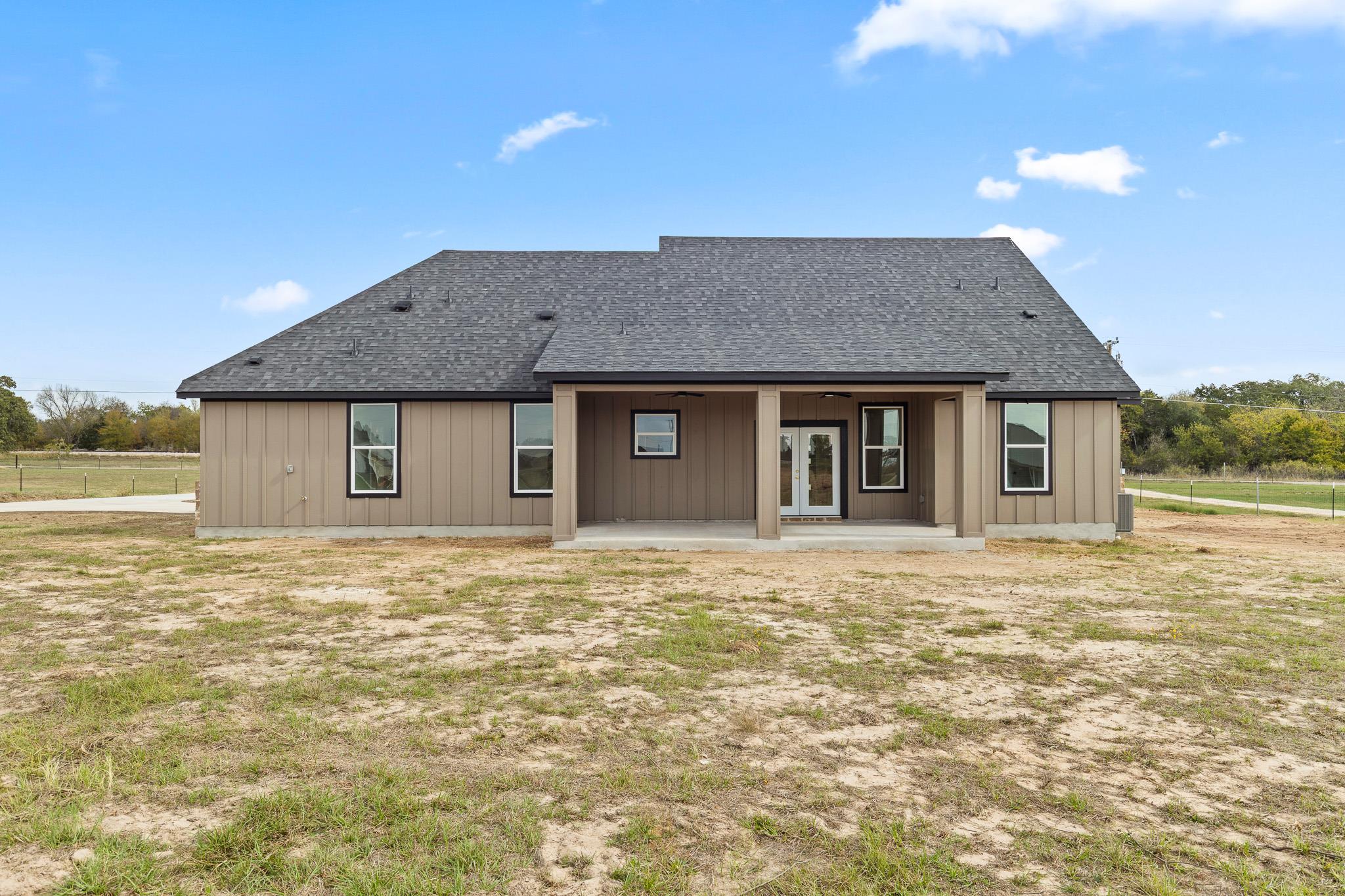 647 Old Highway 20, McDade, TX 78650