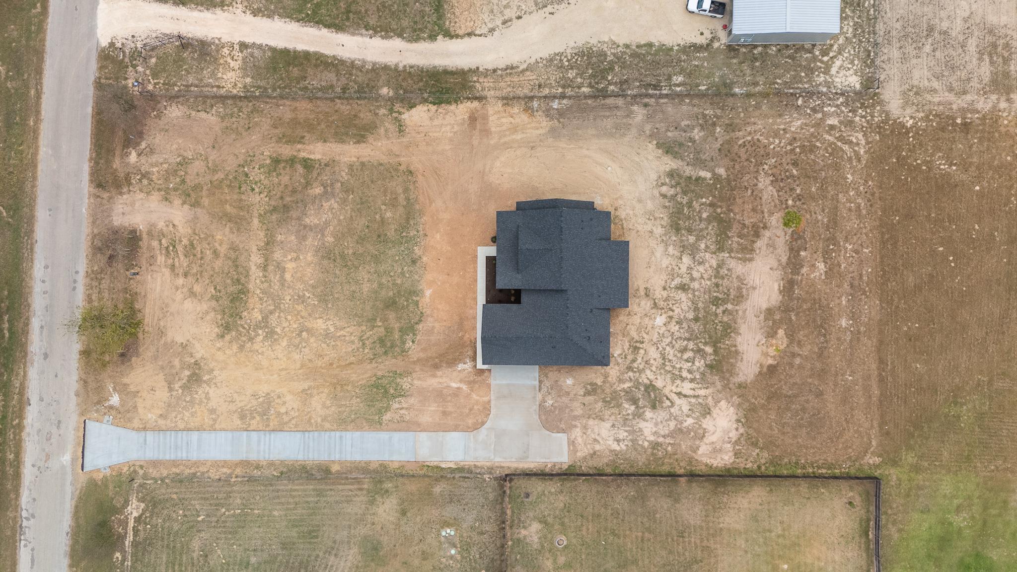 647 Old Highway 20, McDade, TX 78650