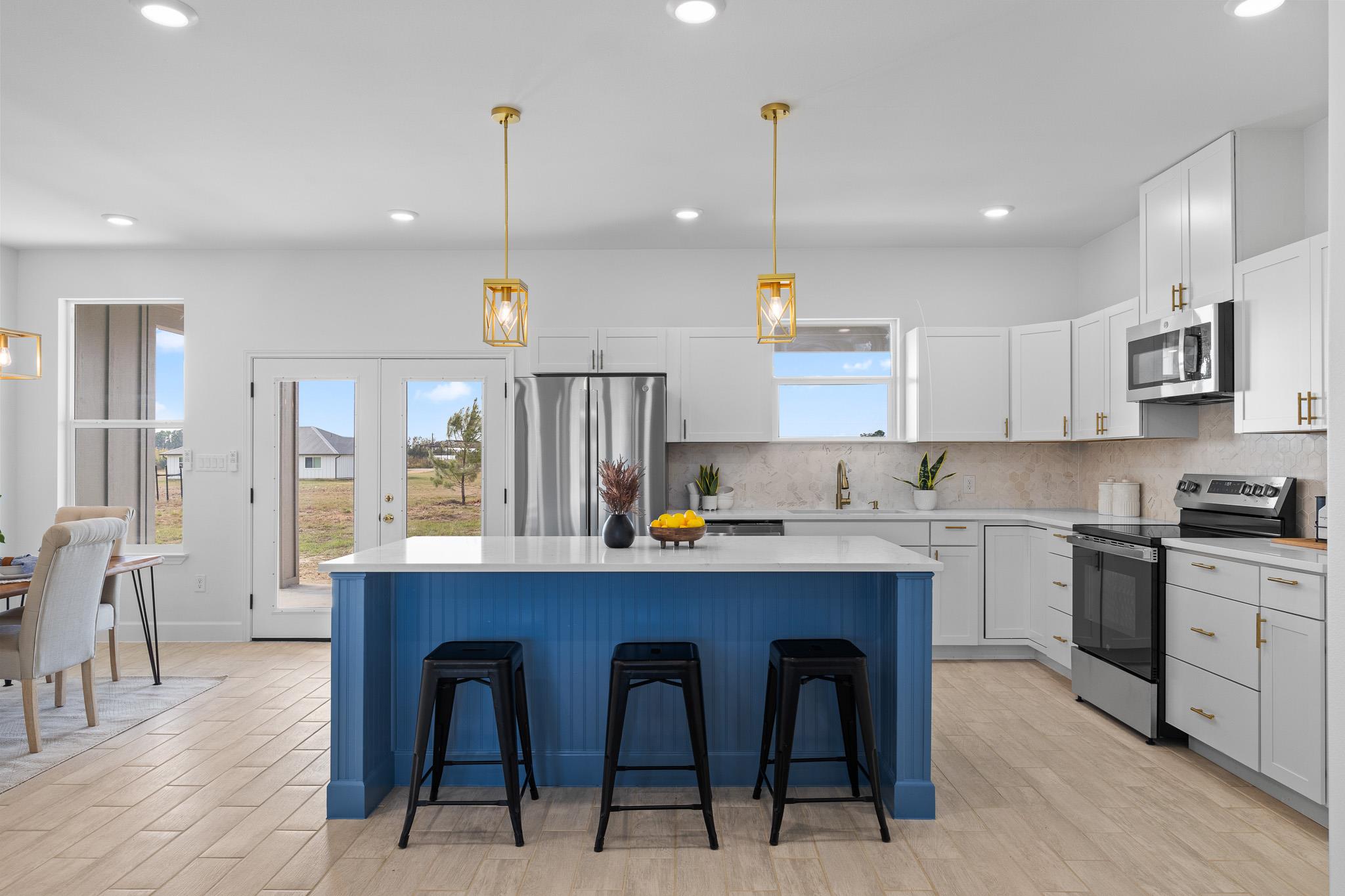 647 Old Highway 20, McDade, TX 78650