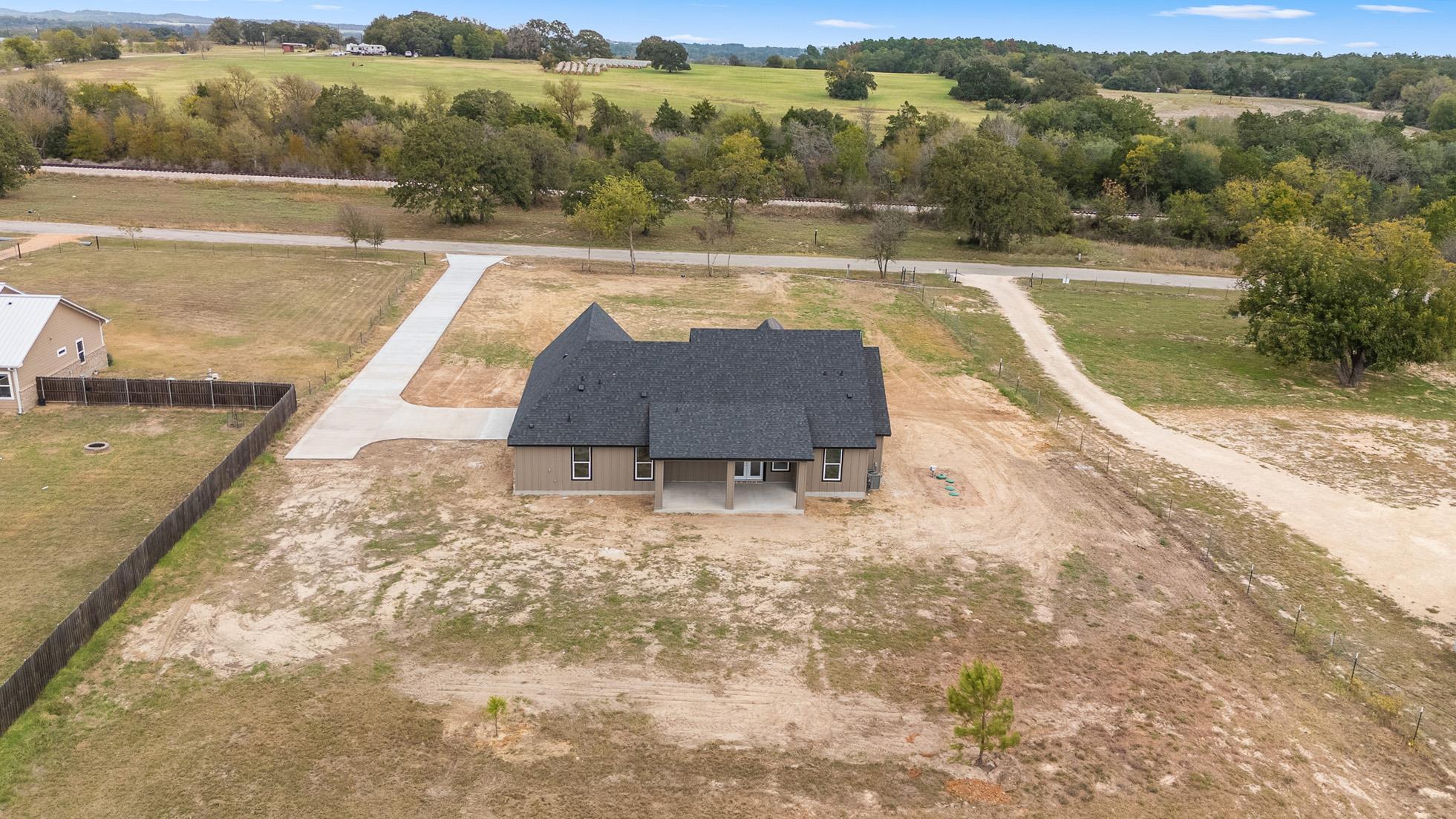 647 Old Highway 20, McDade, TX 78650