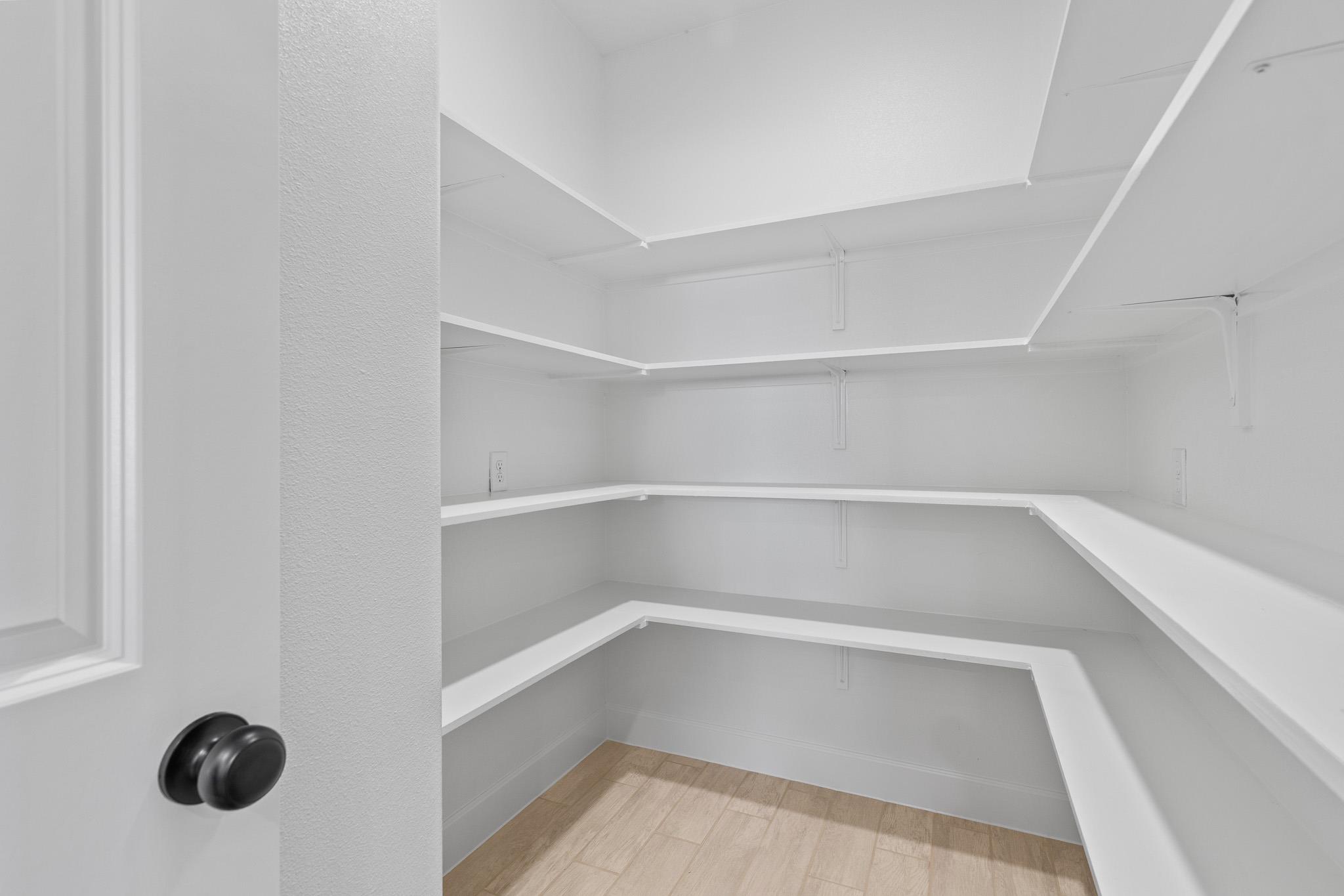 647 Old Highway 20, McDade, TX 78650