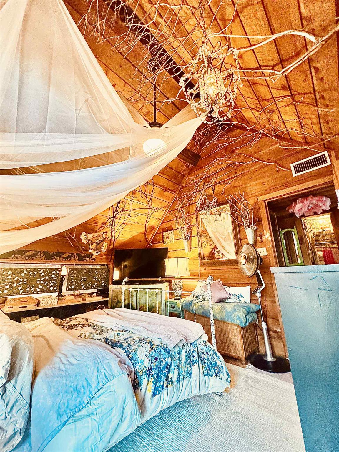 206 Topspin Dr, Spicewood, TX 78669