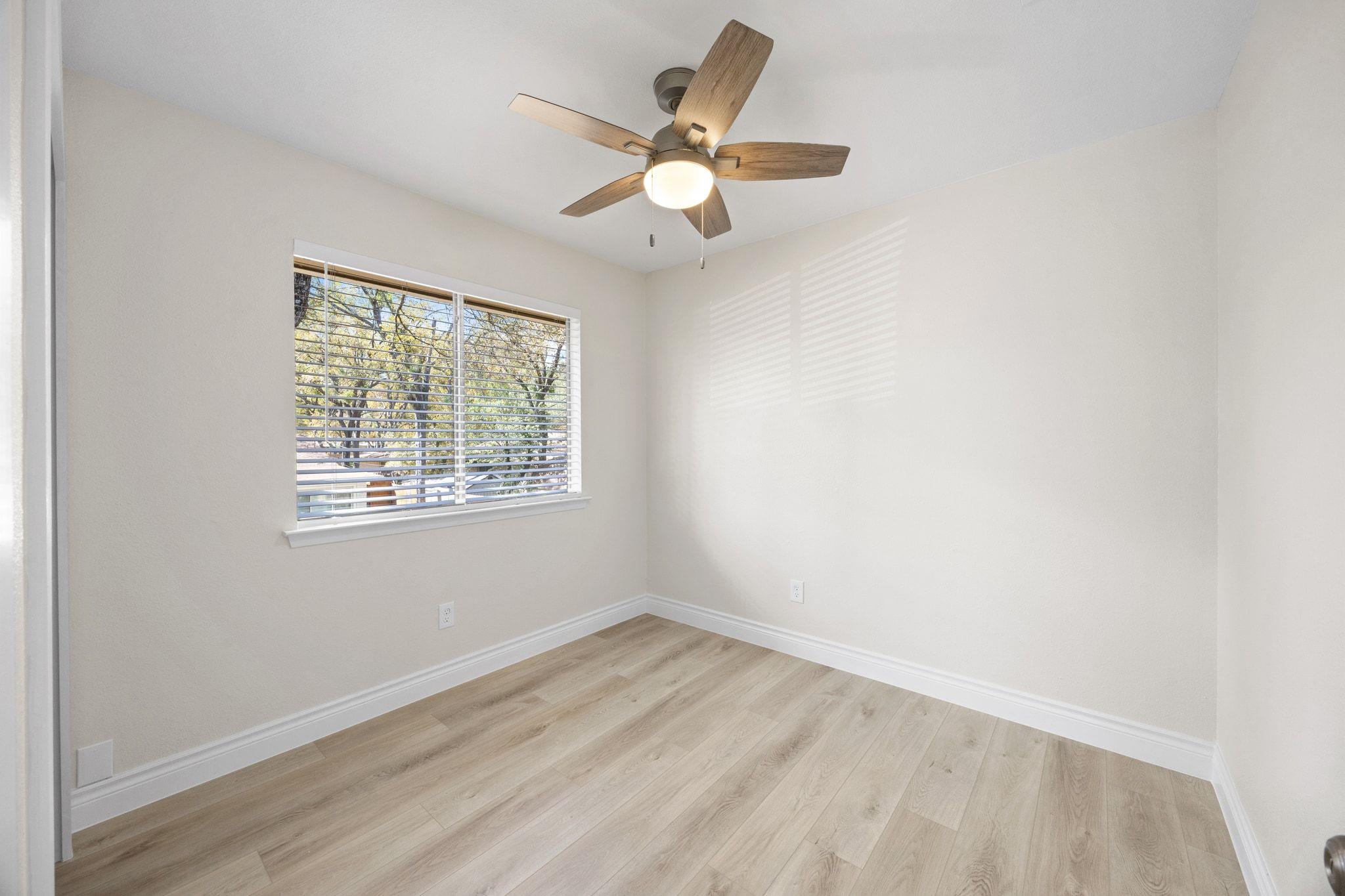 202 S Lake Creek Dr, Round Rock, TX 78681