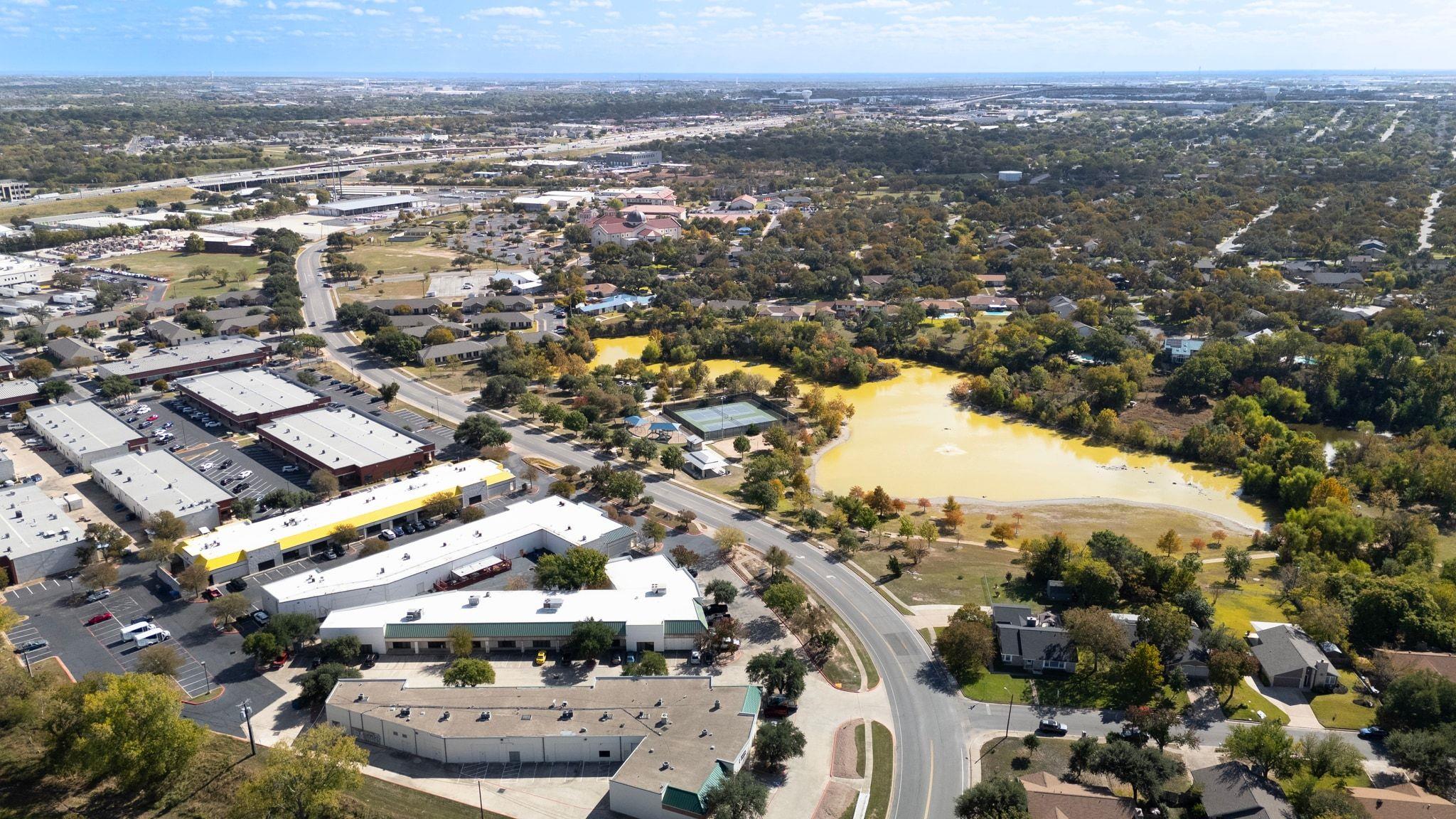 202 S Lake Creek Dr, Round Rock, TX 78681