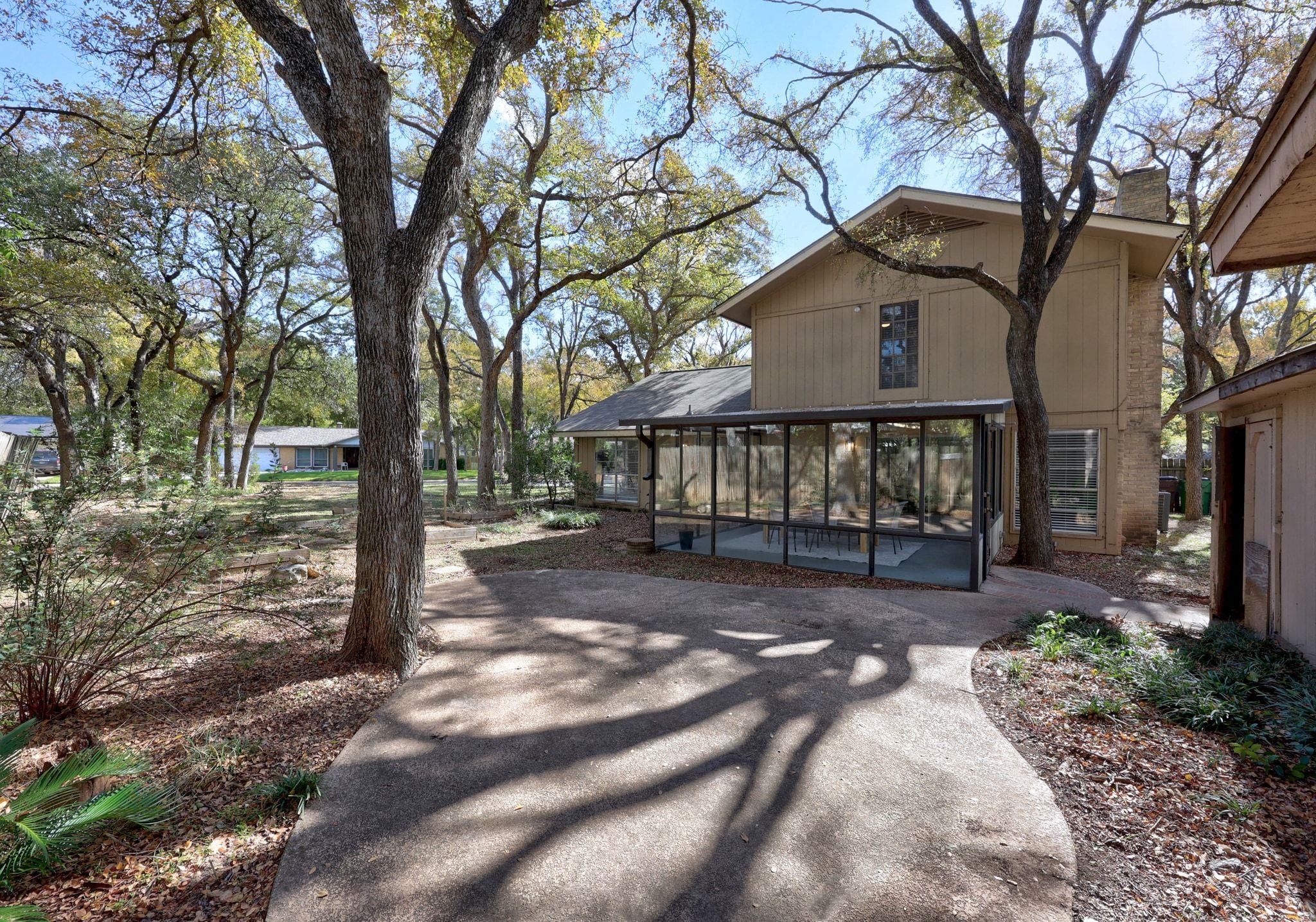 202 S Lake Creek Dr, Round Rock, TX 78681