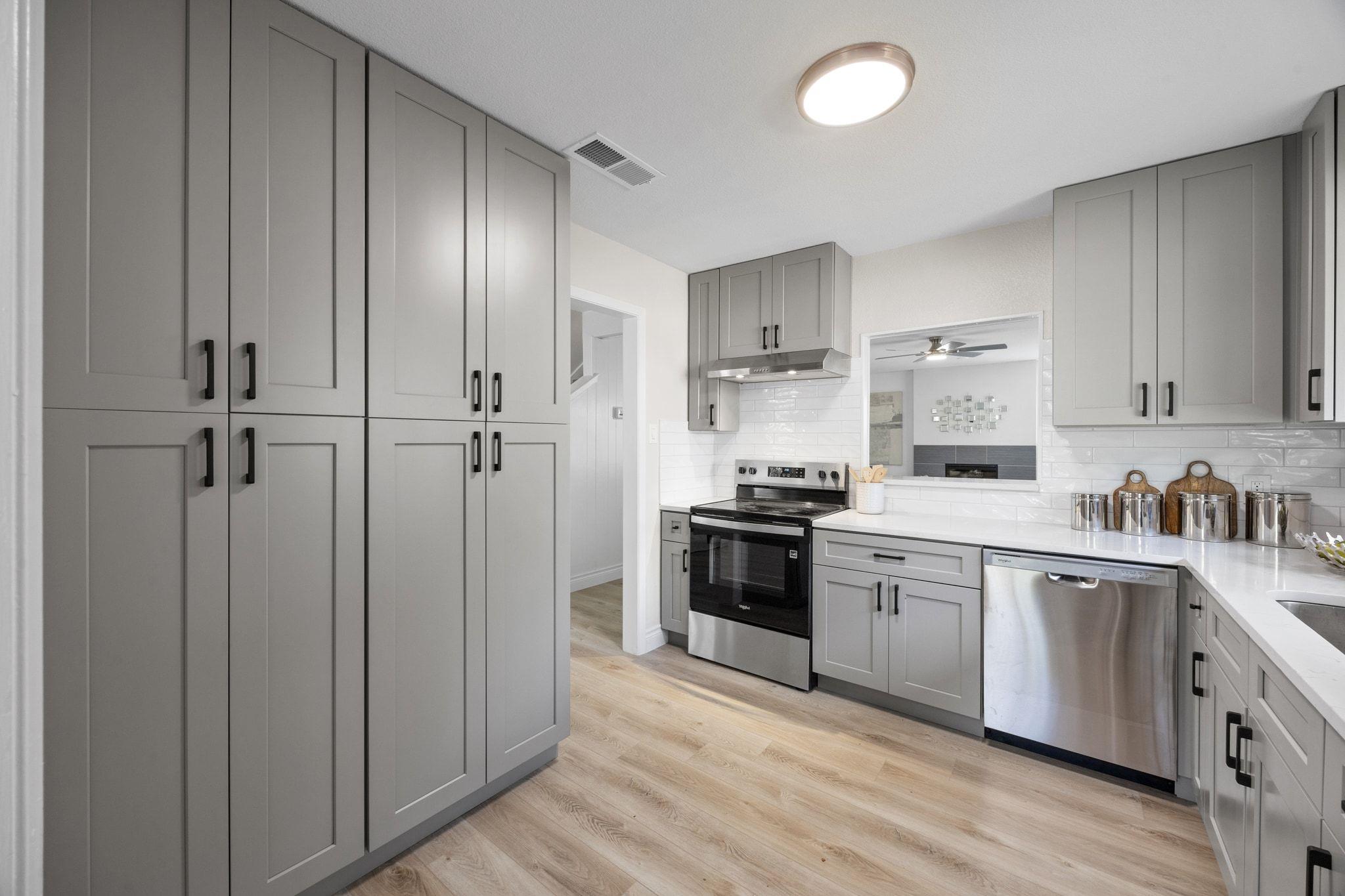 202 S Lake Creek Dr, Round Rock, TX 78681