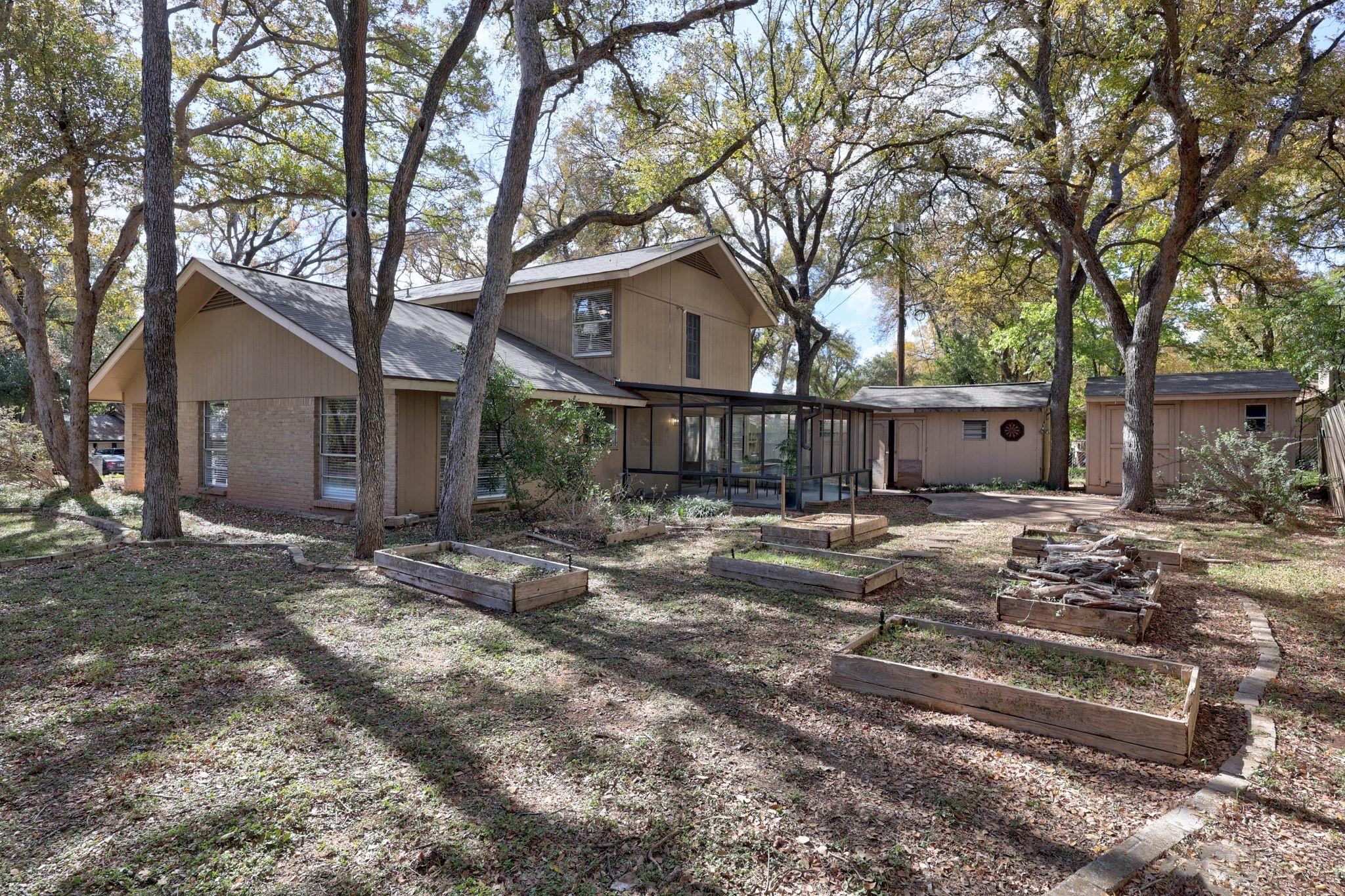 202 S Lake Creek Dr, Round Rock, TX 78681