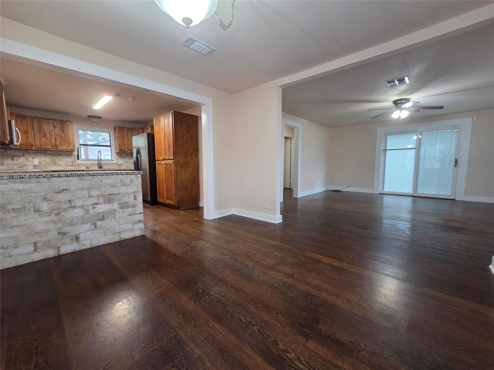 3400 W State Highway 71, La Grange, TX 78945