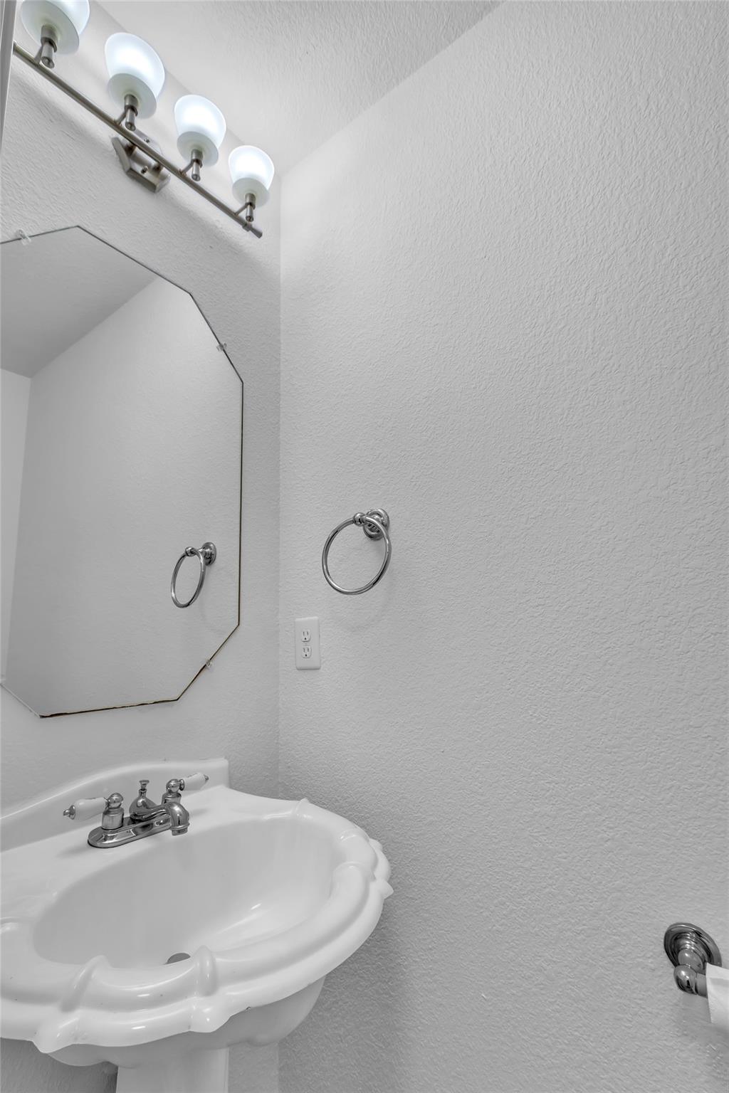 1012 Traci Michelle Dr, Pflugerville, TX 78660