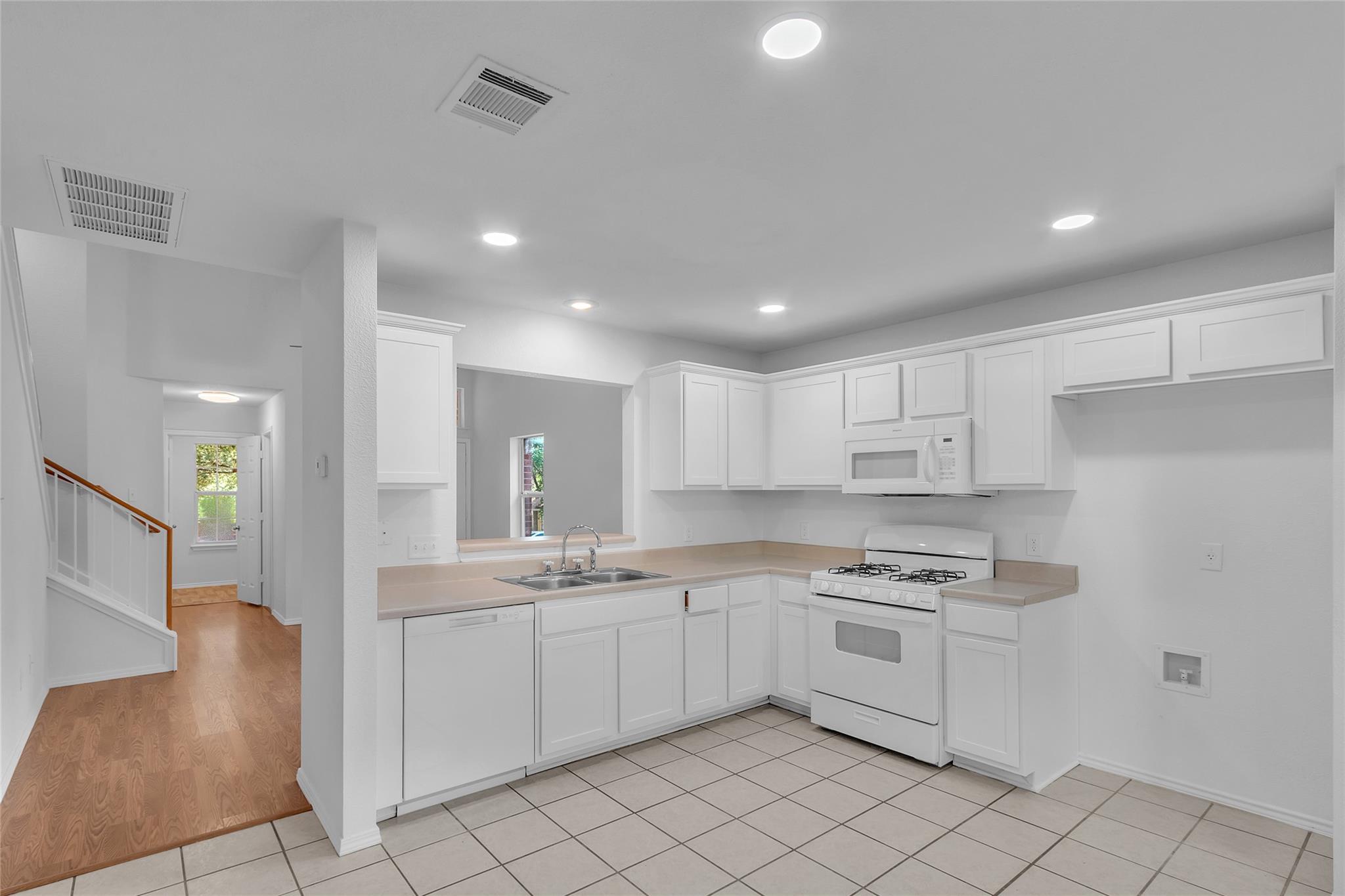 1012 Traci Michelle Dr, Pflugerville, TX 78660