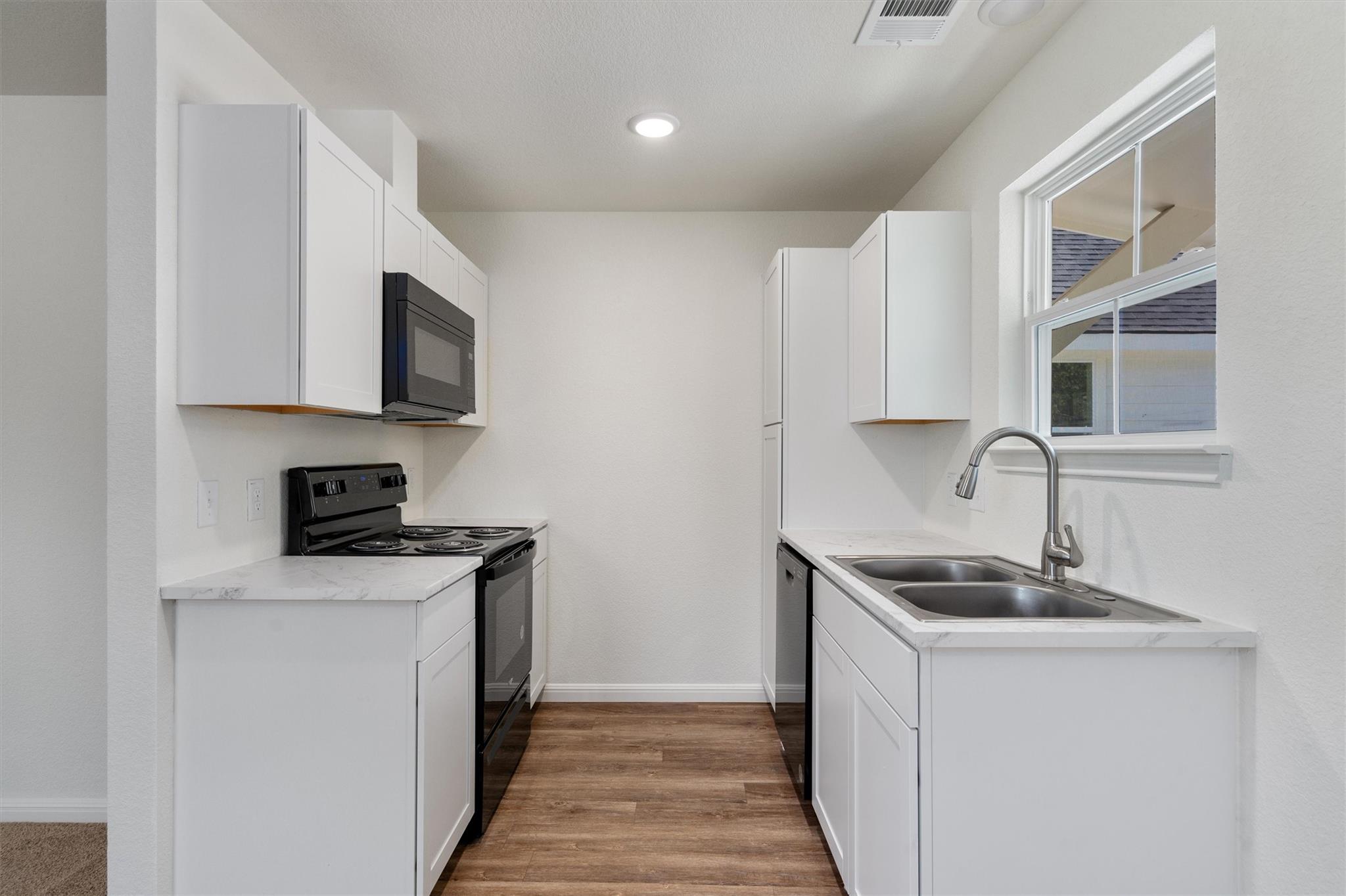 2002 2nd St # 402, Taylor, TX 76574