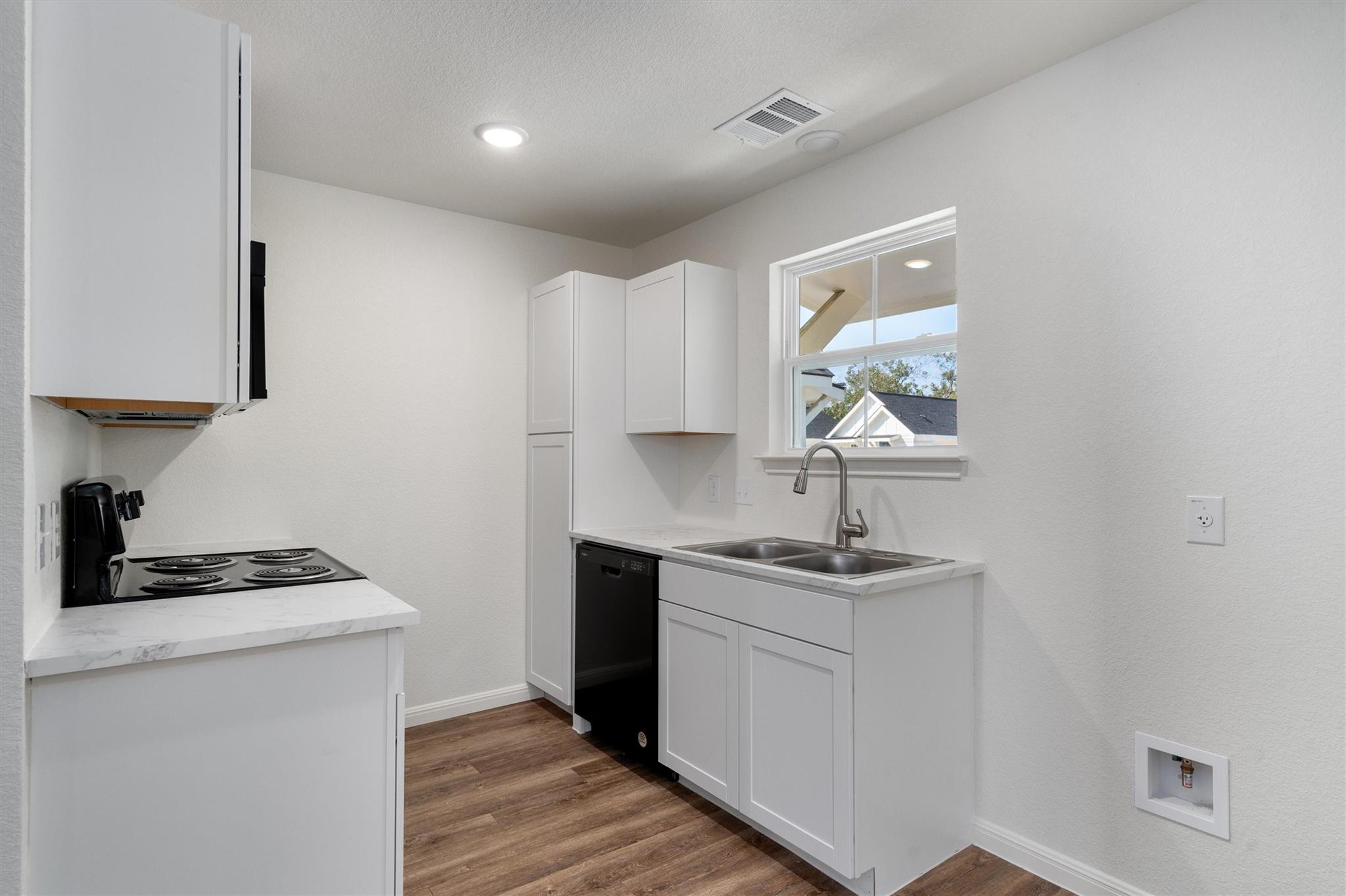 2002 2nd St # 402, Taylor, TX 76574