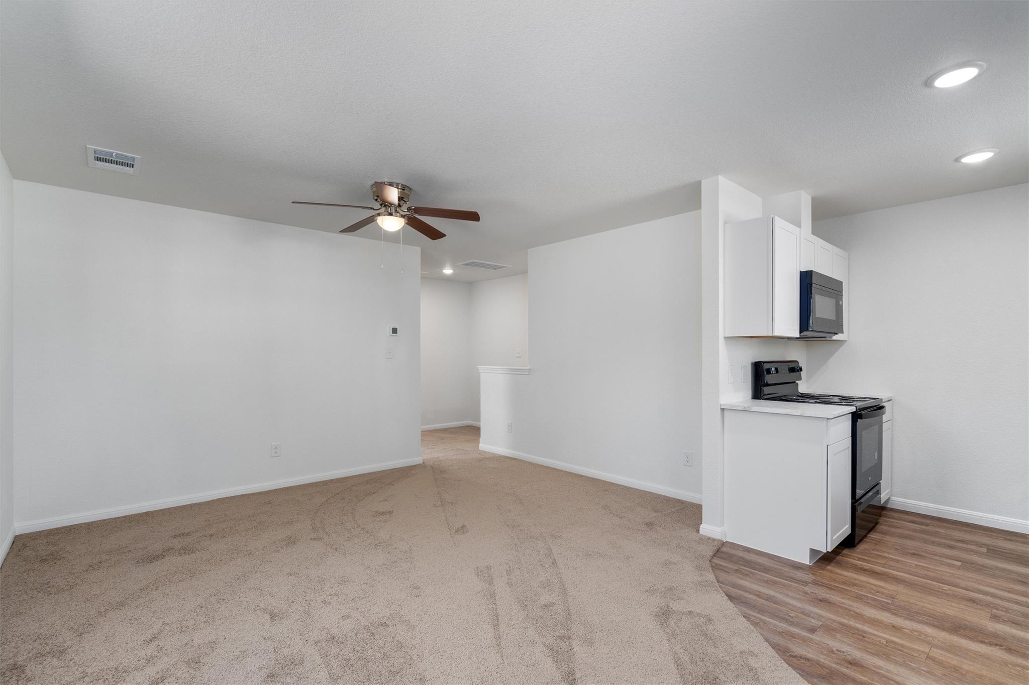 2002 2nd St # 402, Taylor, TX 76574