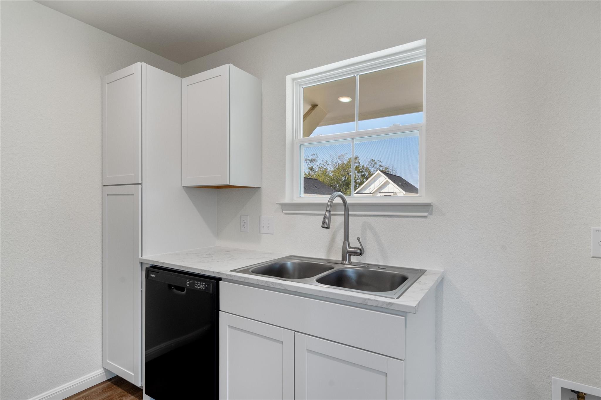 2002 2nd St # 402, Taylor, TX 76574