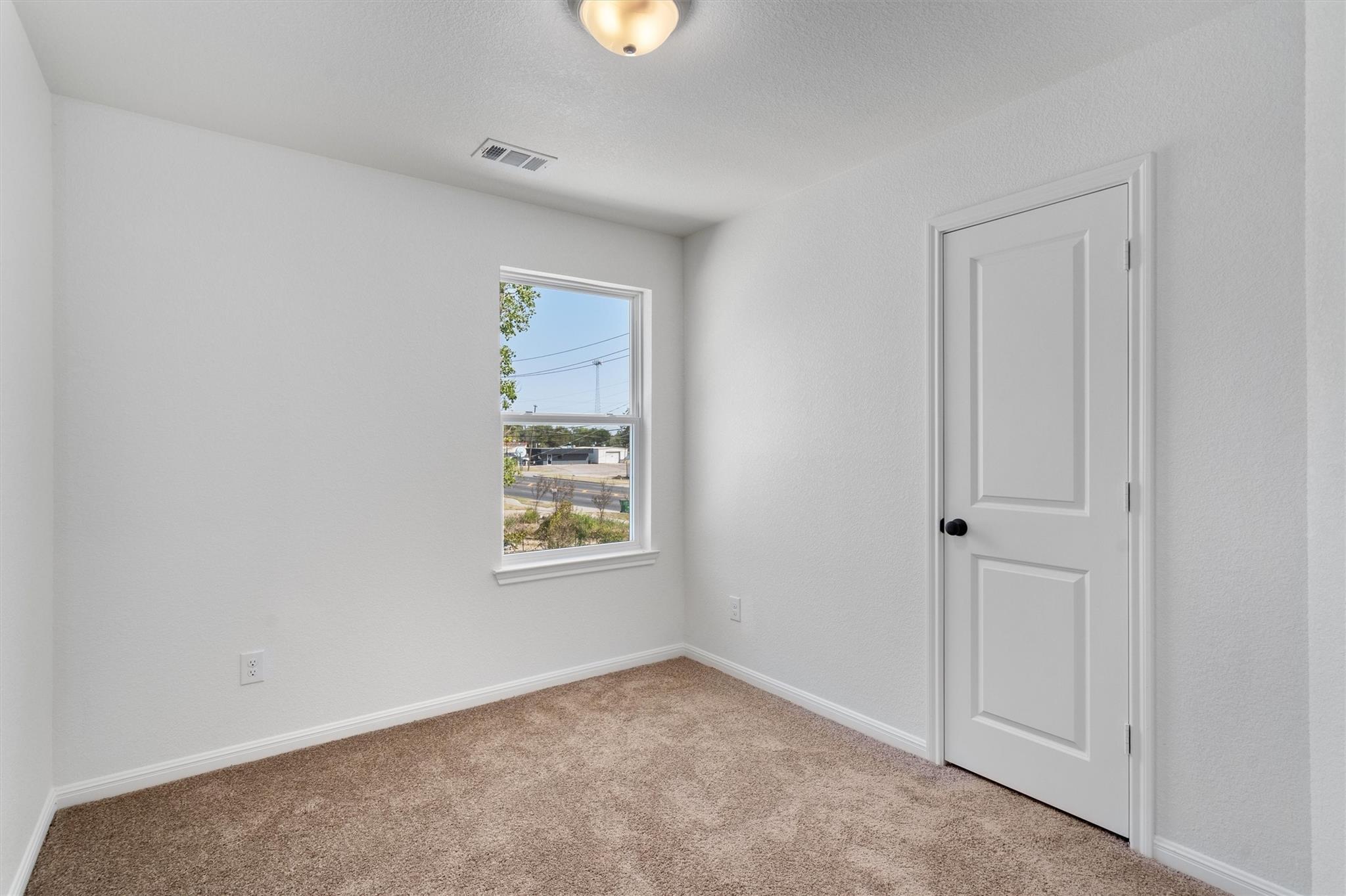 2002 2nd St # 402, Taylor, TX 76574