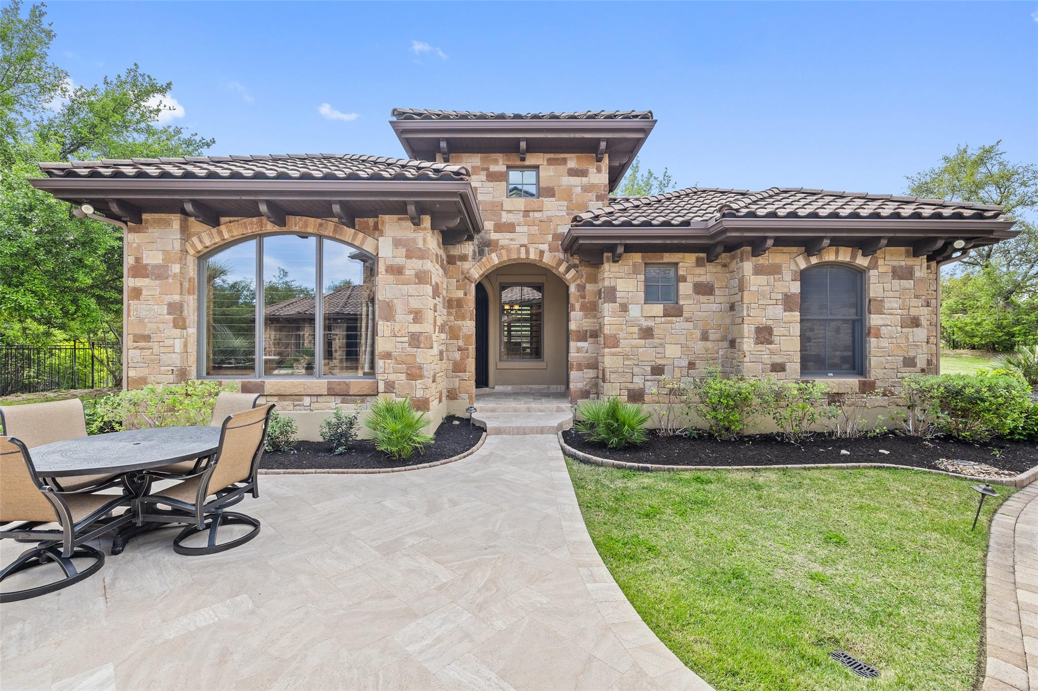 210 Costa Bella Dr, Austin, TX 78734