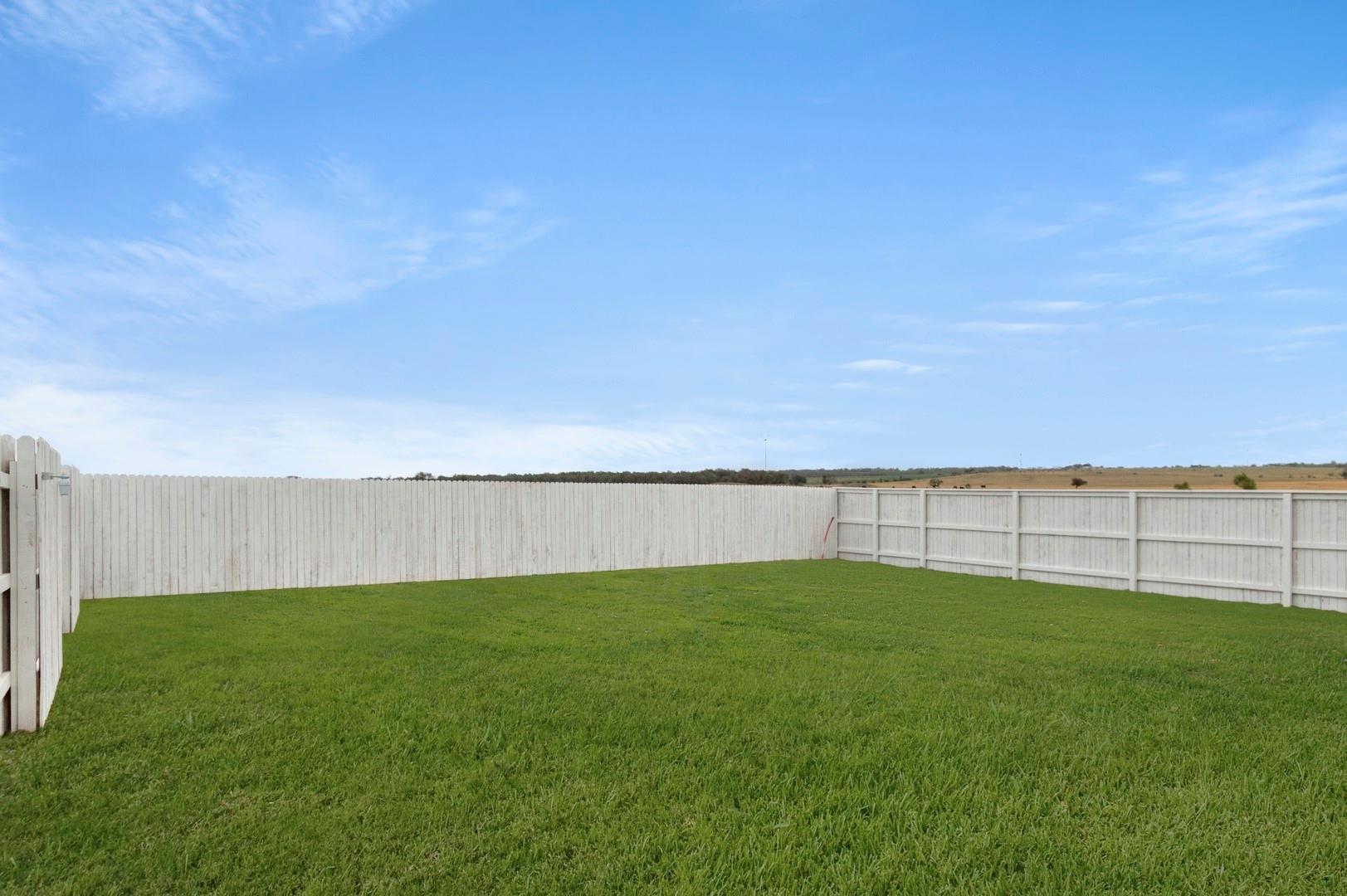 220 Cider Creek Dr, Elgin, TX 78621