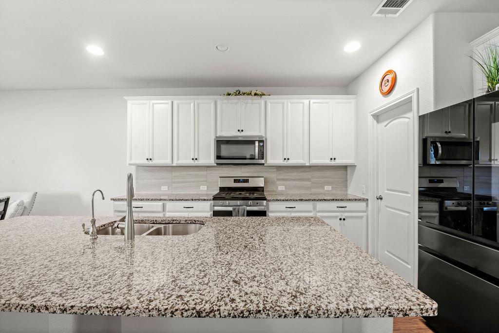 808 S San Marcos St, Manor, TX 78653