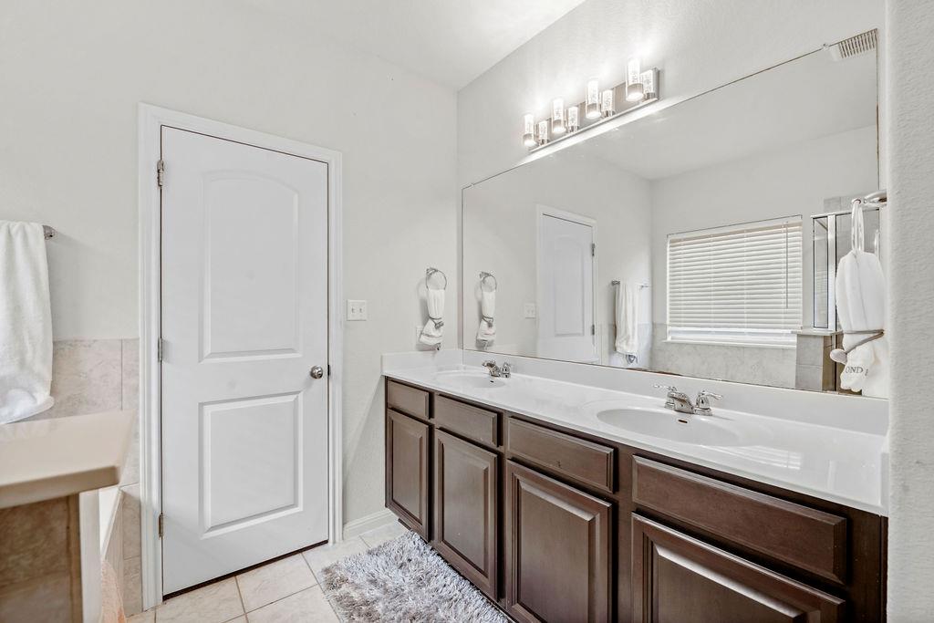 808 S San Marcos St, Manor, TX 78653