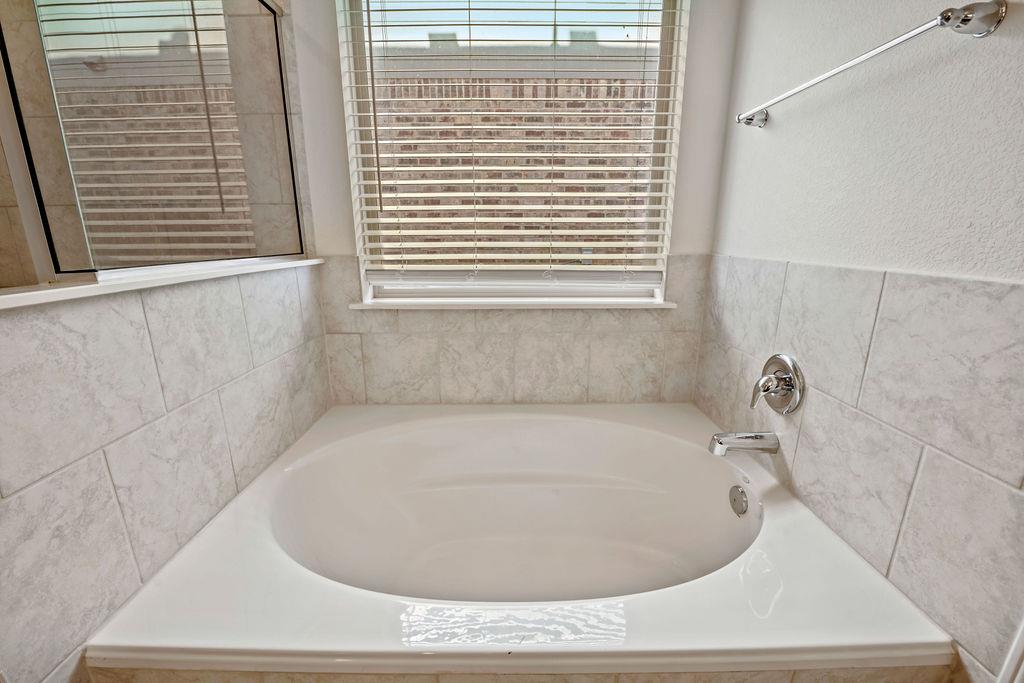 808 S San Marcos St, Manor, TX 78653