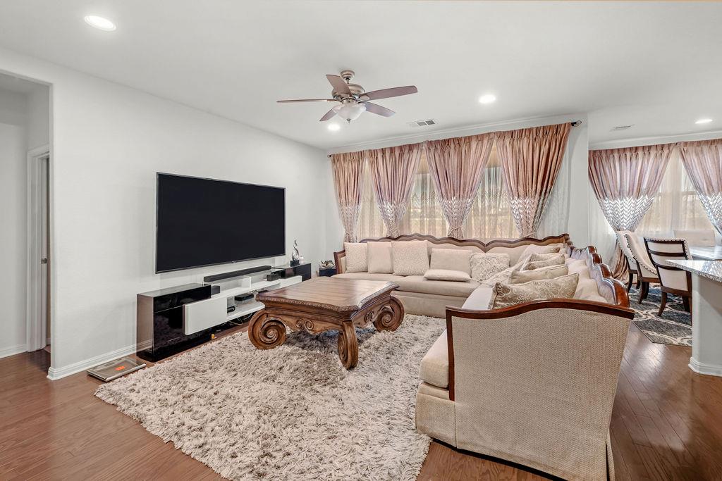 808 S San Marcos St, Manor, TX 78653