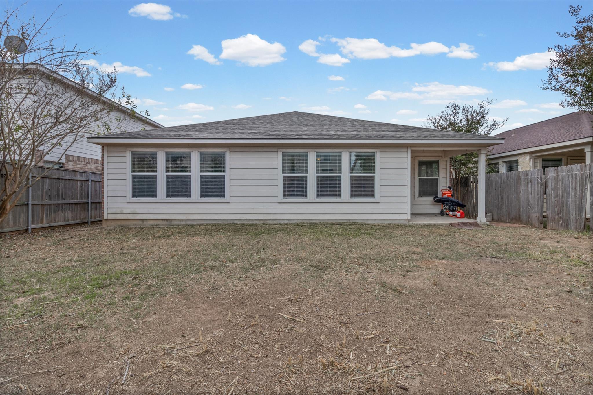 760 Kingfisher Ln, Leander, TX 78641