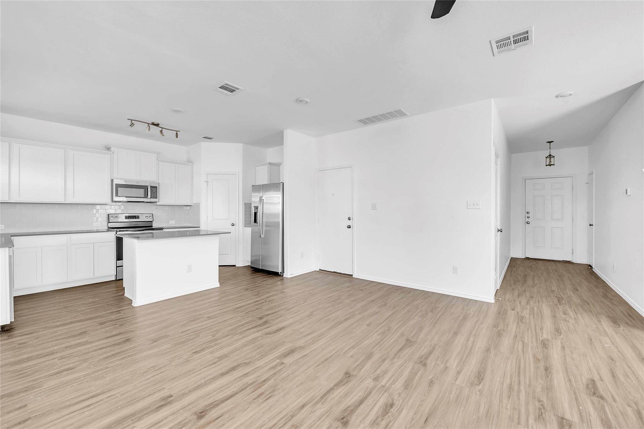 132 Bronco Billy Dr, Jarrell, TX 76537