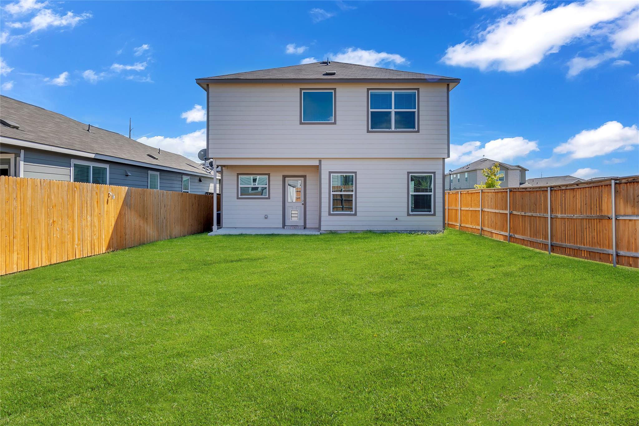 132 Bronco Billy Dr, Jarrell, TX 76537