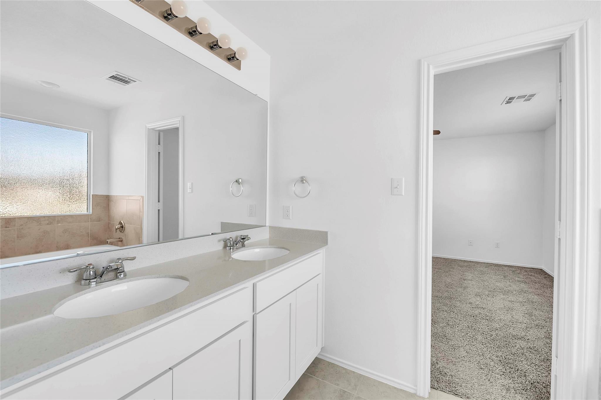 132 Bronco Billy Dr, Jarrell, TX 76537