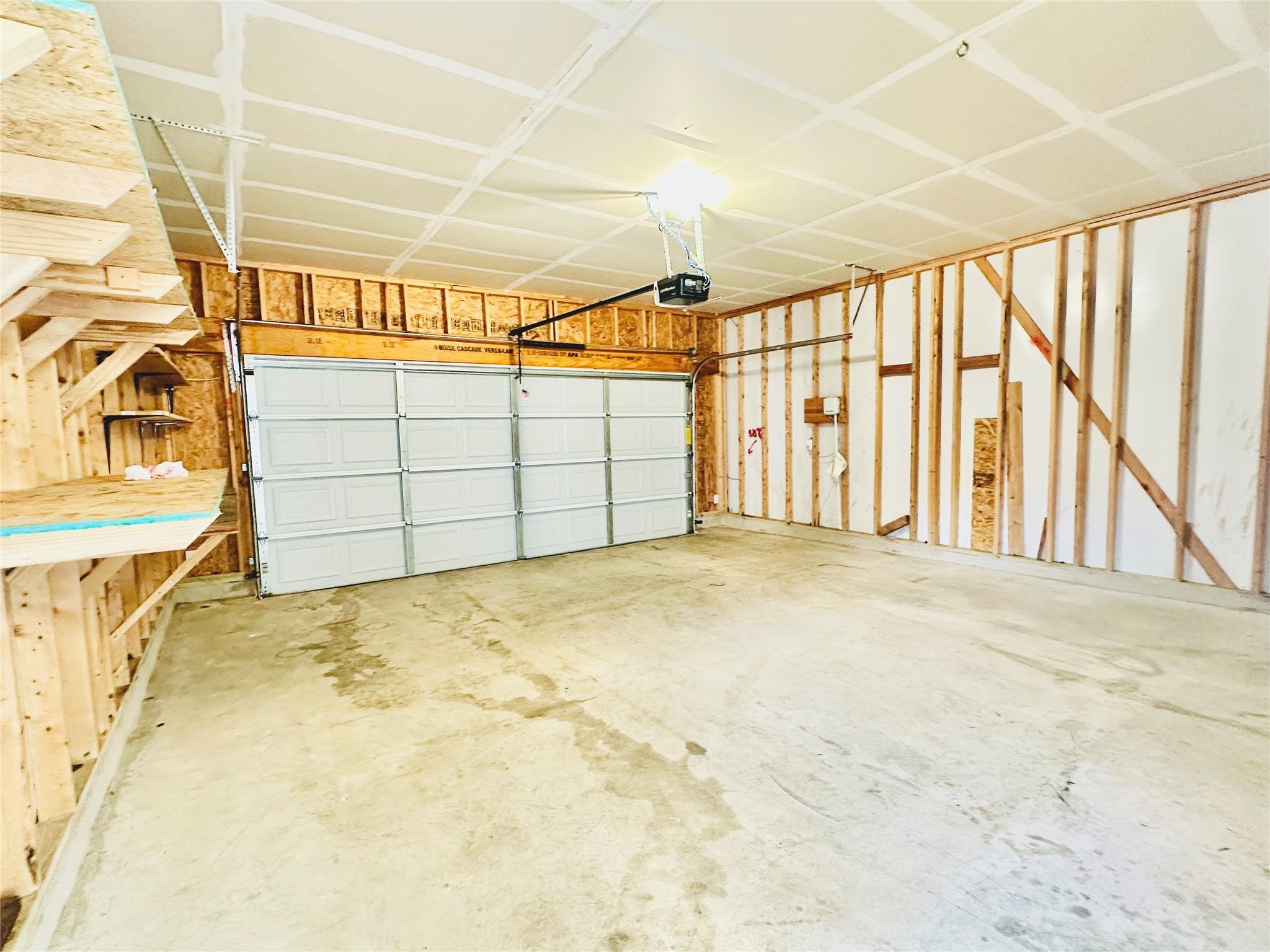 105 Eagle Lake Dr, Hutto, TX 78634